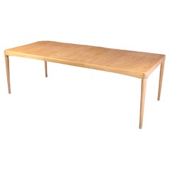 Table de salle à manger danoise en chêne de H.W Klein pour Bramin, années 1960