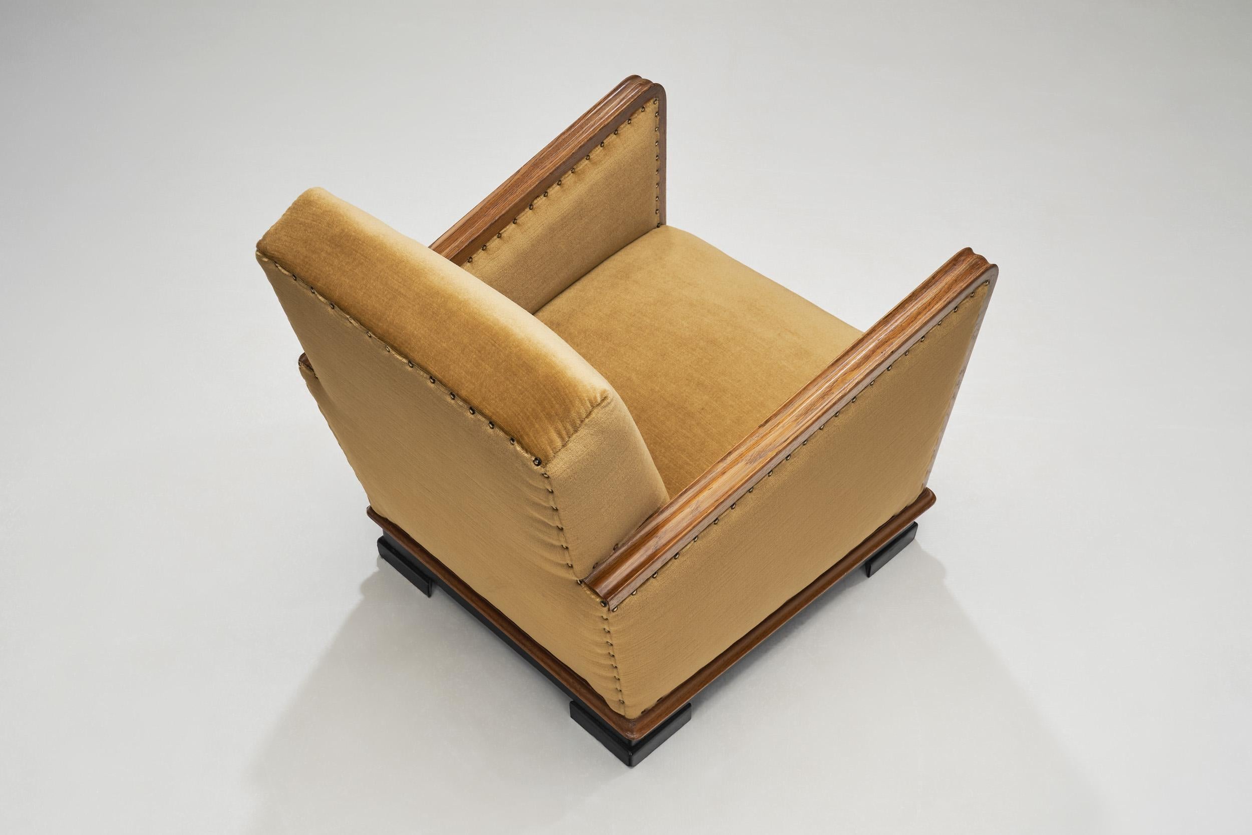 Dänischer Sessel aus Eiche mit schwarz gebeizten Beinen, Dänemark 1940er Jahre (Stoff) im Angebot