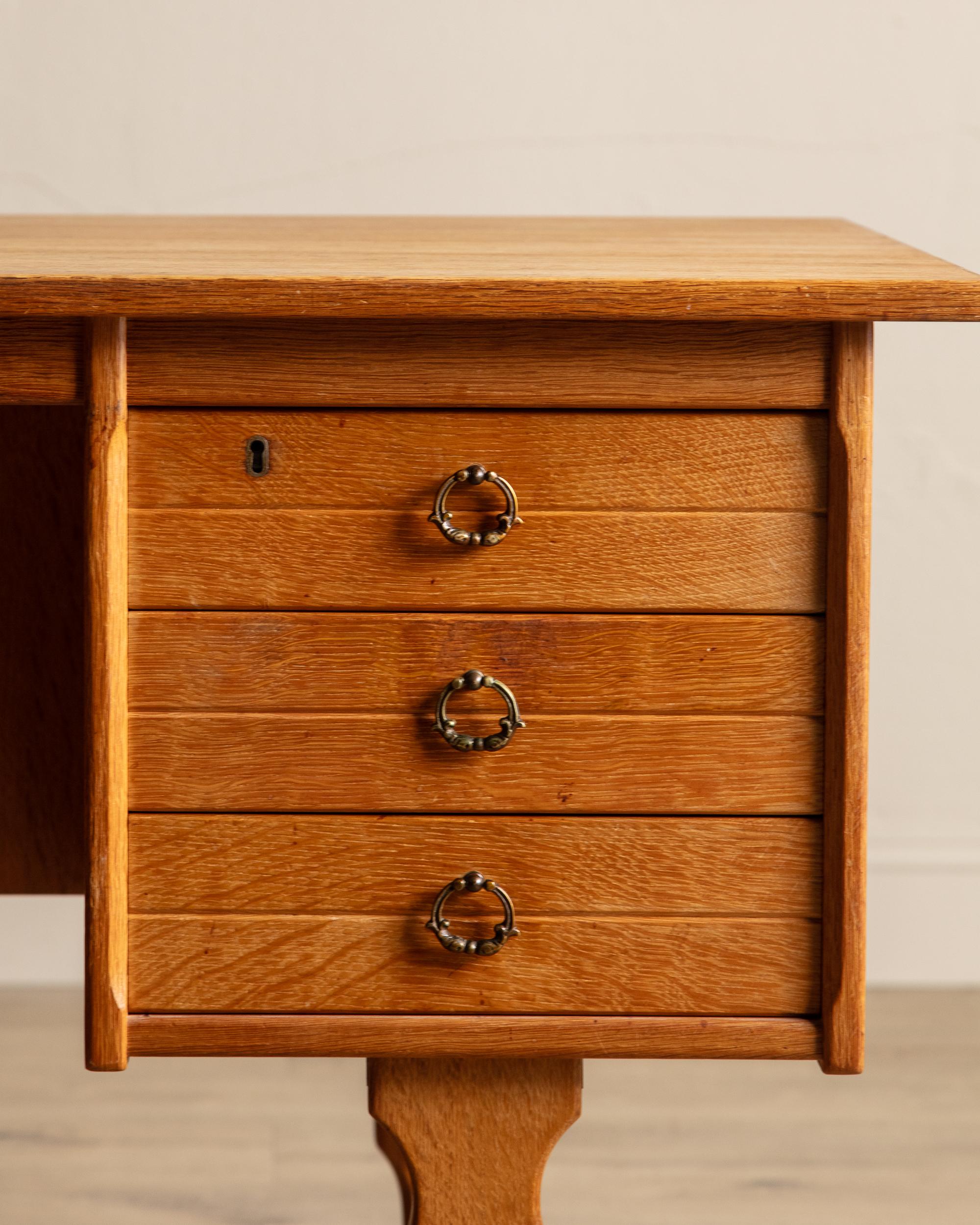 Bois Bureau de direction en Oak danois avec bibliothèque frontale, années 1970