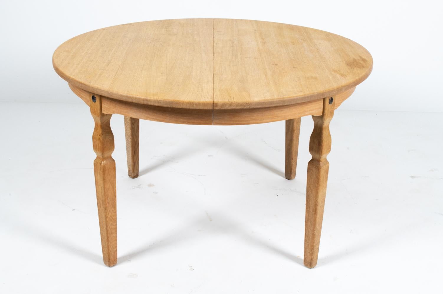 20th Century Danish Oak Extension Dining Table in the Style of Henning Kjærnulf For Sale