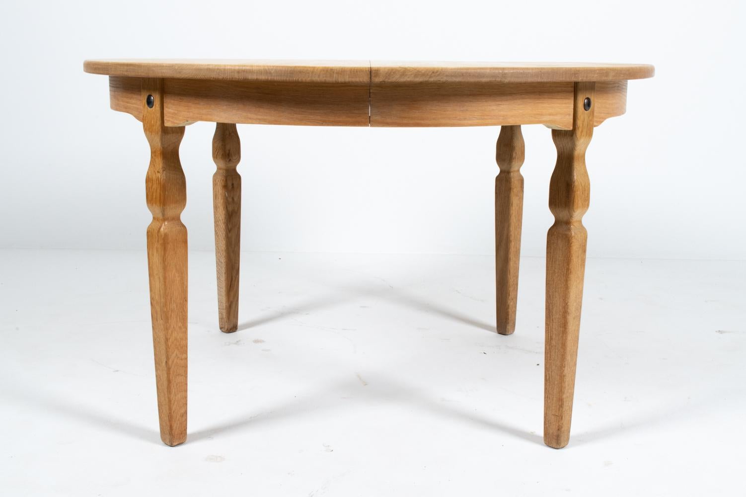Danish Oak Extension Dining Table in the Style of Henning Kjærnulf For Sale 1