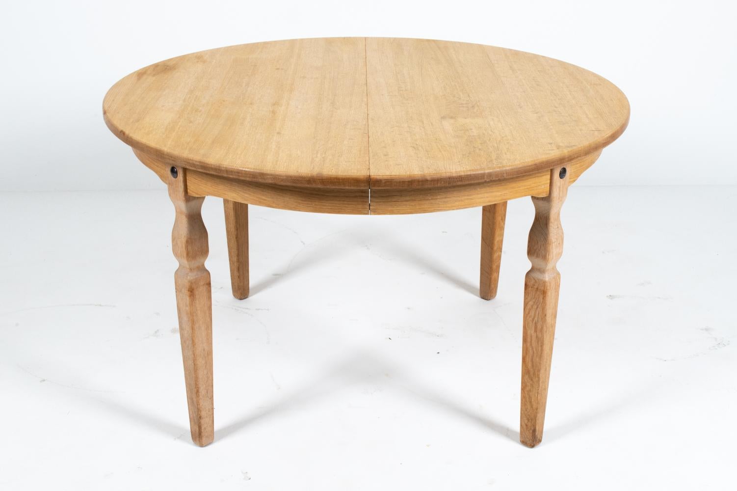 Danish Oak Extension Dining Table in the Style of Henning Kjærnulf For Sale 4