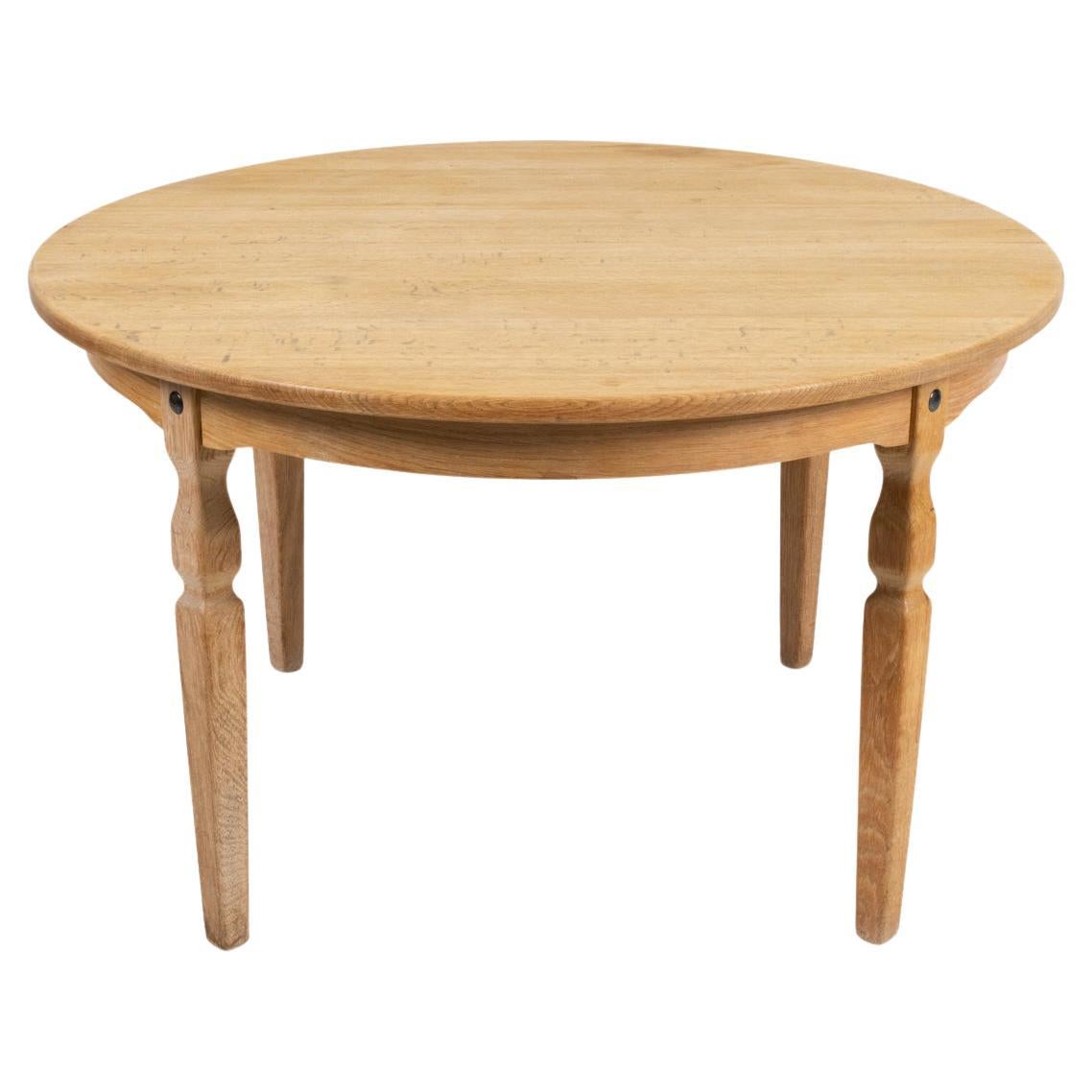 Table de salle à manger à rallonge en chêne danois dans le style de Henning Kjærnulf en vente