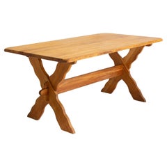 Table à manger à tréteaux de ferme danoise attribuée à Henning Kjaernulf