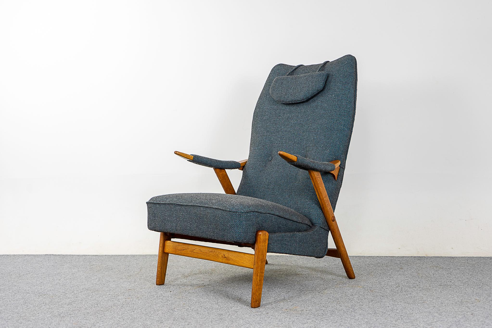 Danish Oak Lounge Chair  For Sale 5