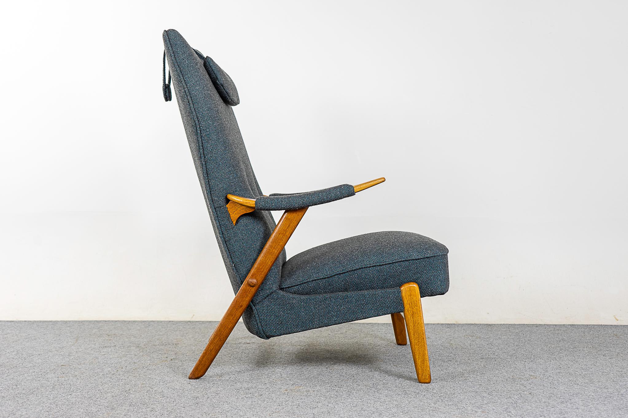 Danish Oak Lounge Chair  For Sale 2