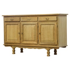 Meuble bas en chêne danois, buffet dans le style de Henning Kjærnulf, années 1970