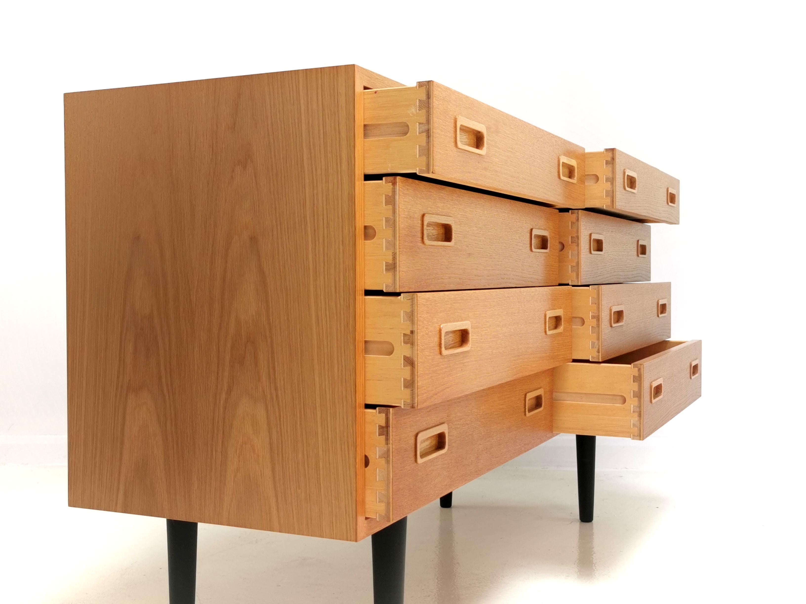 Danish Oak Midcentury Chest of Drawers by Hundevad, 1970s 3