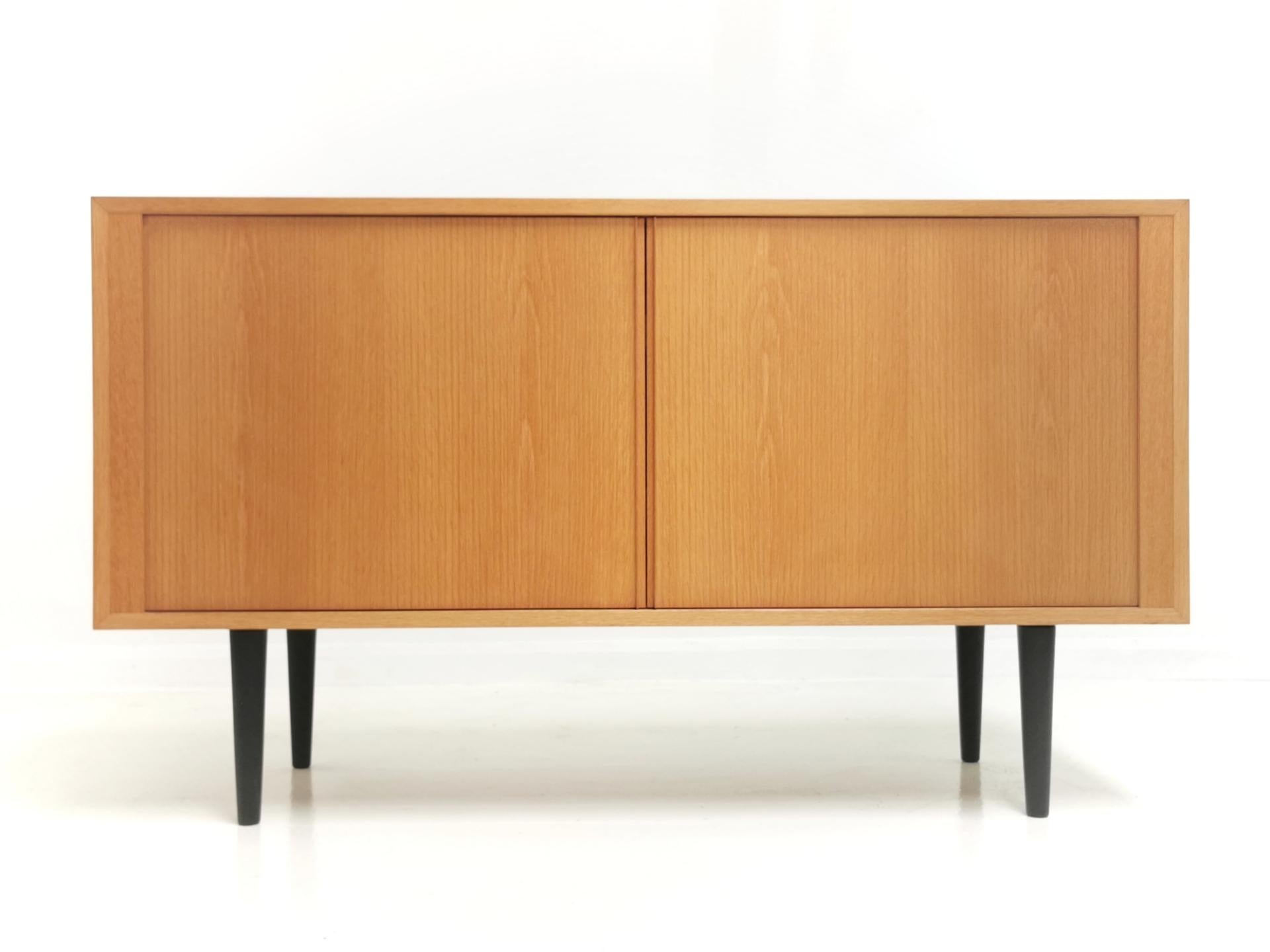 Danish Oak Midcentury Tambour Sideboard by Hundevad, 1970s In Good Condition In STOKE ON TRENT, GB