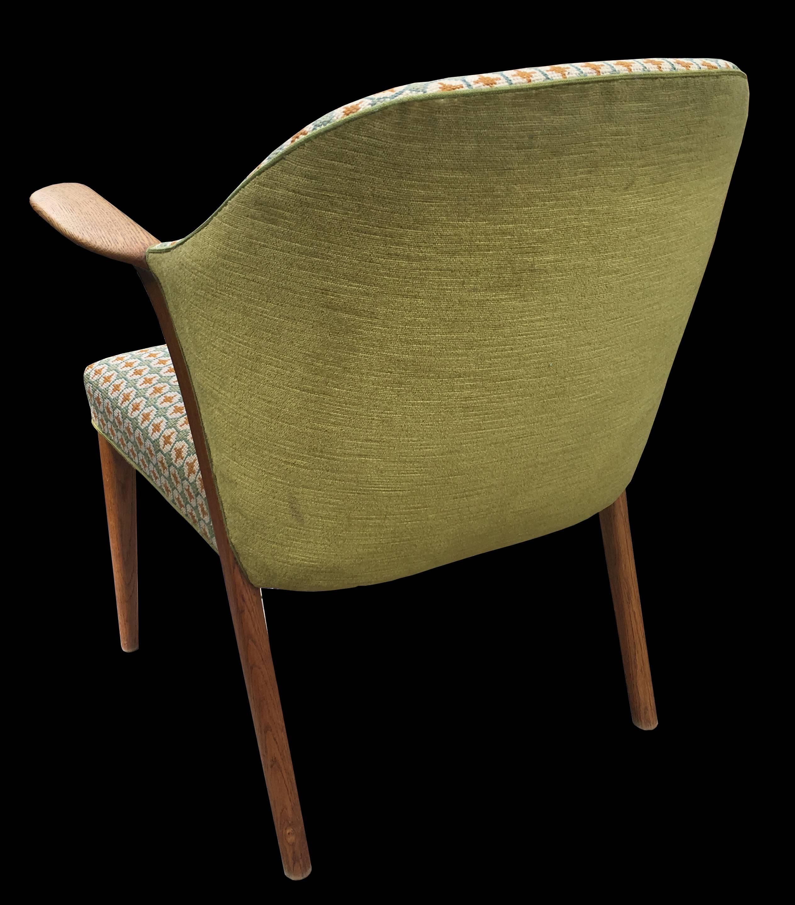A super cool original oak scandy modern chair in original condition.