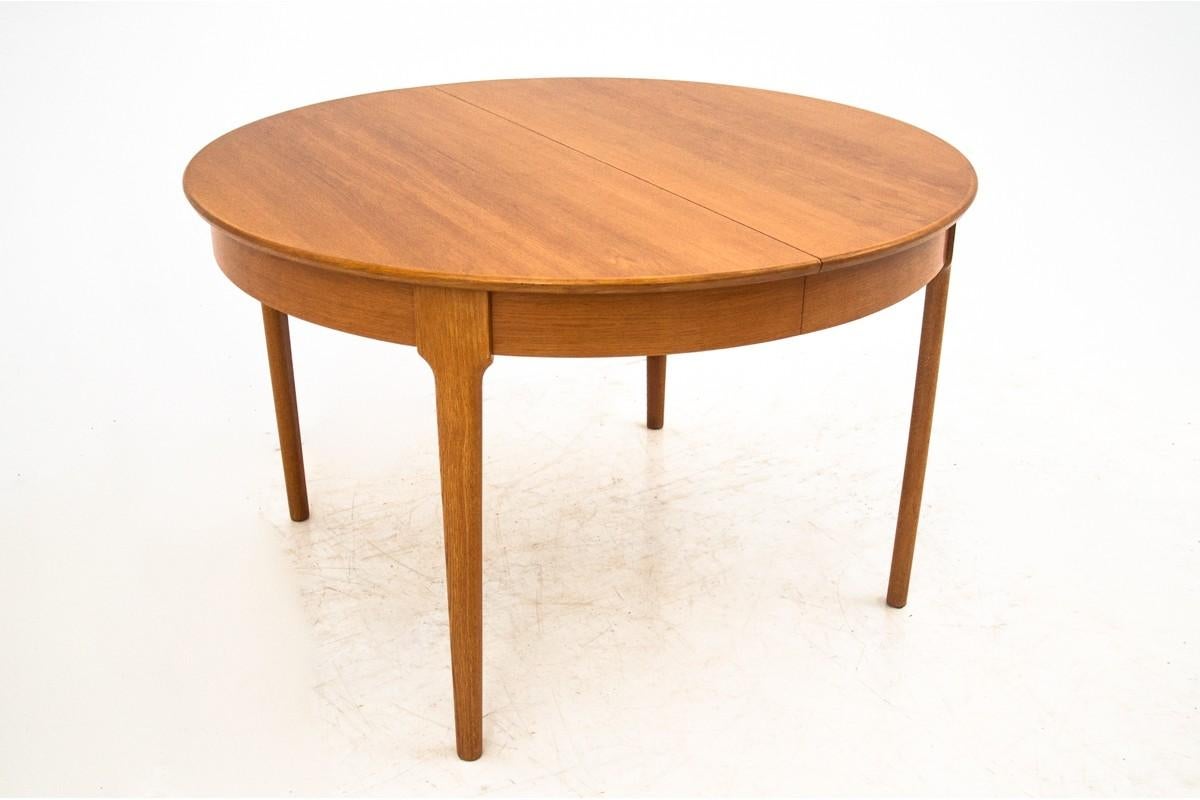 Oak round table comes from Denmark in the 1960s. In excellent condition, after the wood renovation process. It has one additional insert that allows it to unfold up to 170cm.