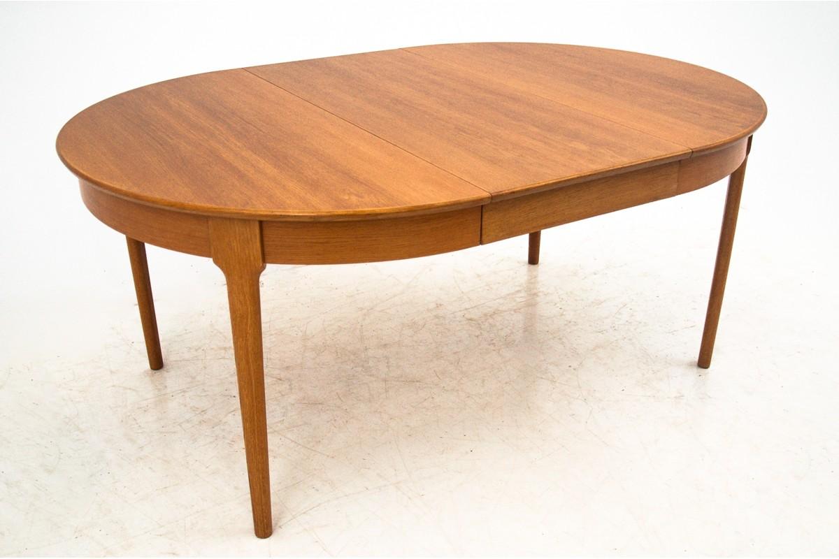 Danish Oak Round Dining Table, 1960s After renovation  In Good Condition In Chorzów, PL