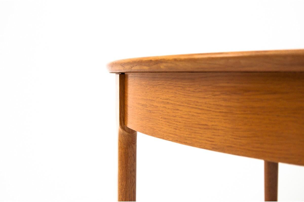 Mid-20th Century Danish Oak Round Dining Table, 1960s After renovation 