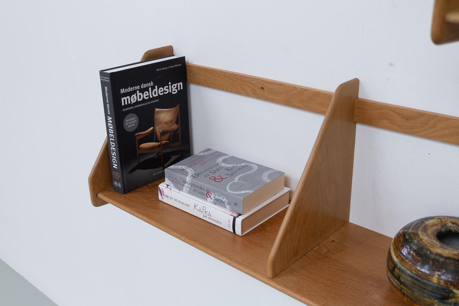 Étagères en chêne danois par Hans J. Wegner pour Ry Møbler, années 1950. Ensemble de 2. en vente 4