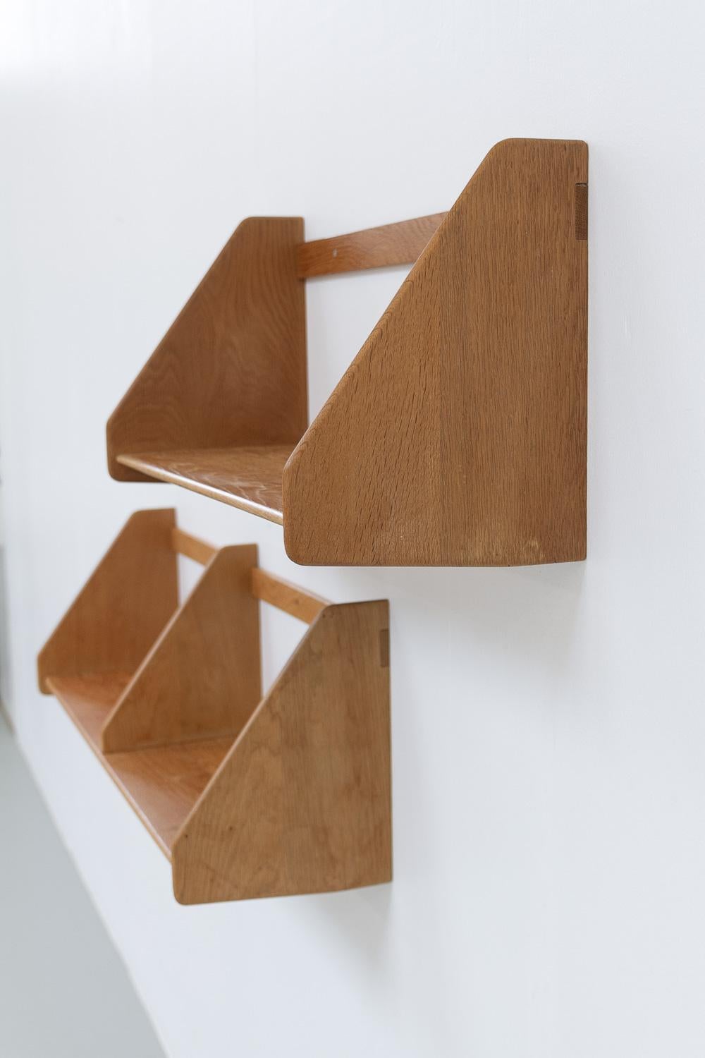 Scandinave moderne Étagères en chêne danois par Hans J. Wegner pour Ry Møbler, années 1950. Ensemble de 2. en vente