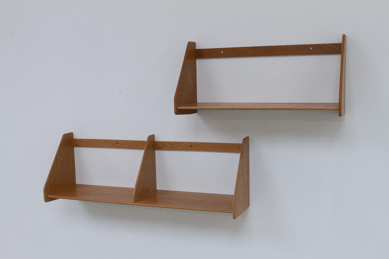 Danois Étagères en chêne danois par Hans J. Wegner pour Ry Møbler, années 1950. Ensemble de 2. en vente