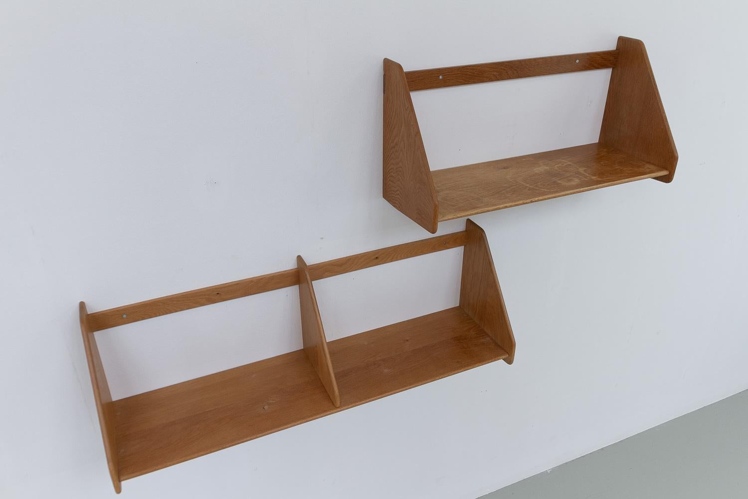 Milieu du XXe siècle Étagères en chêne danois par Hans J. Wegner pour Ry Møbler, années 1950. Ensemble de 2. en vente