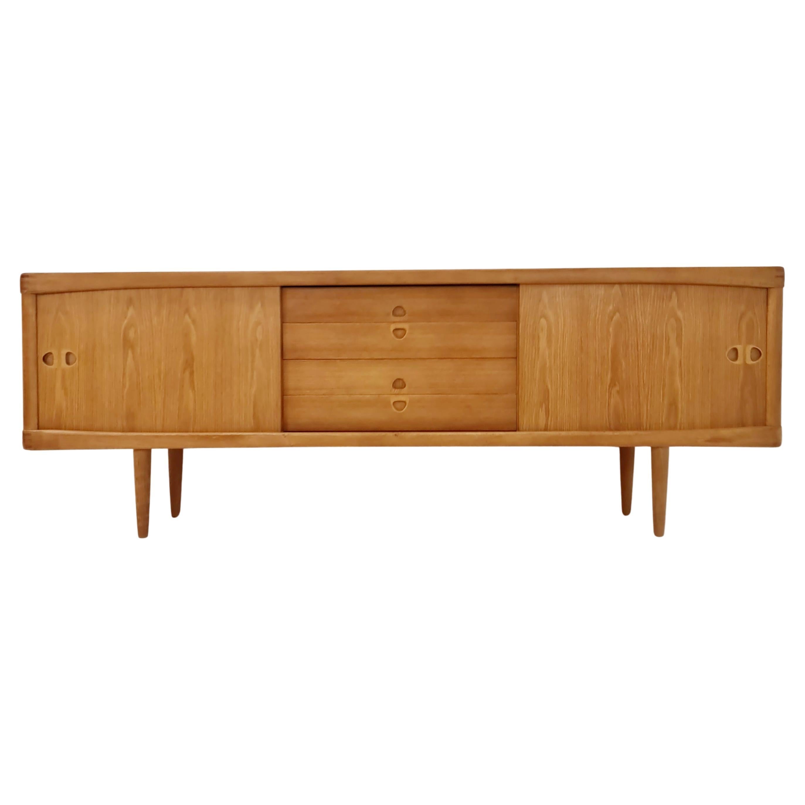Buffet danois en chêne de H.W Klein pour Bramin, années 1960