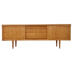 Buffet danois en chêne de H.W Klein pour Bramin, années 1960