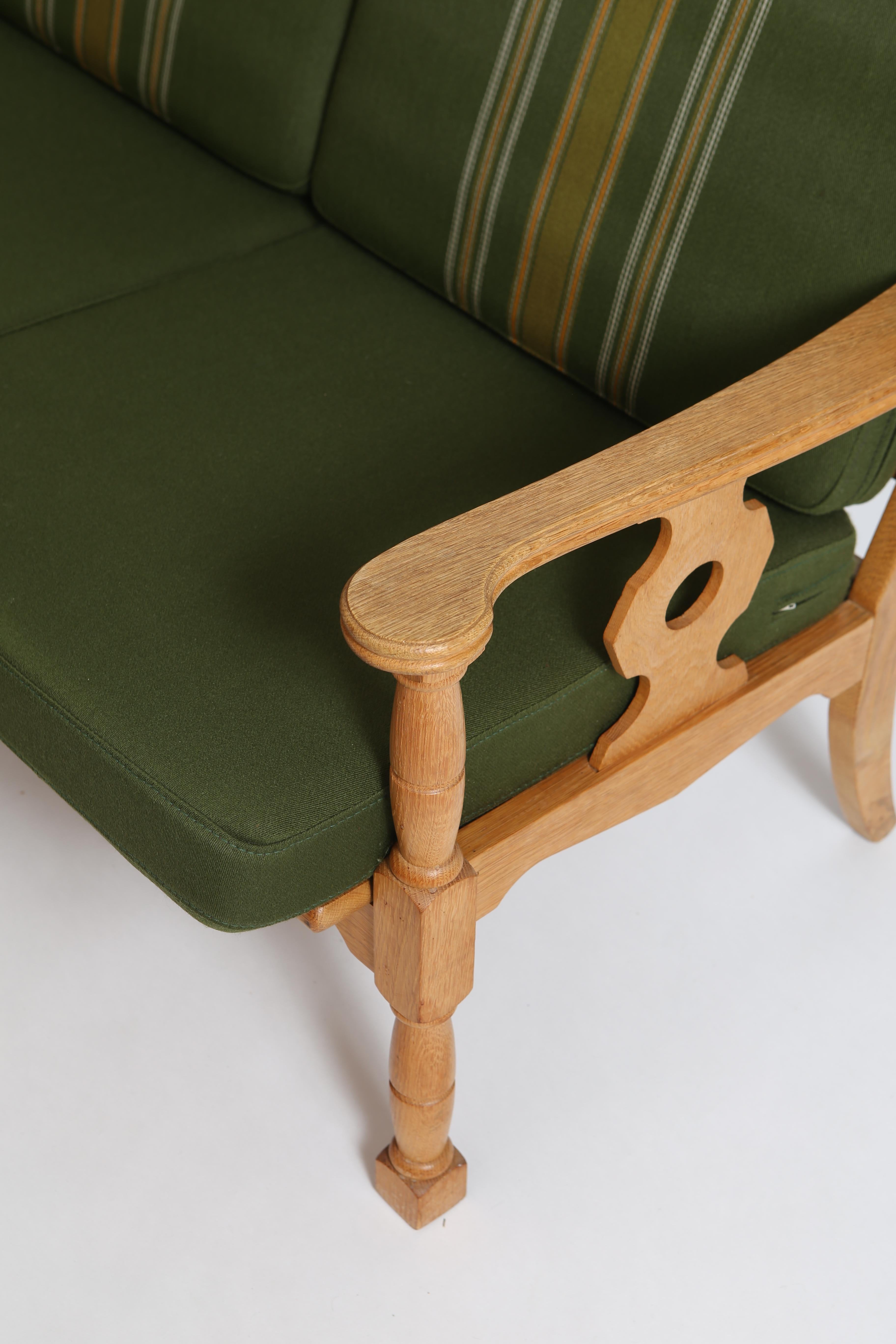 Dänisches Sofa aus Eiche von Henry Kjærnulf  im Zustand „Gut“ im Angebot in Portland, OR