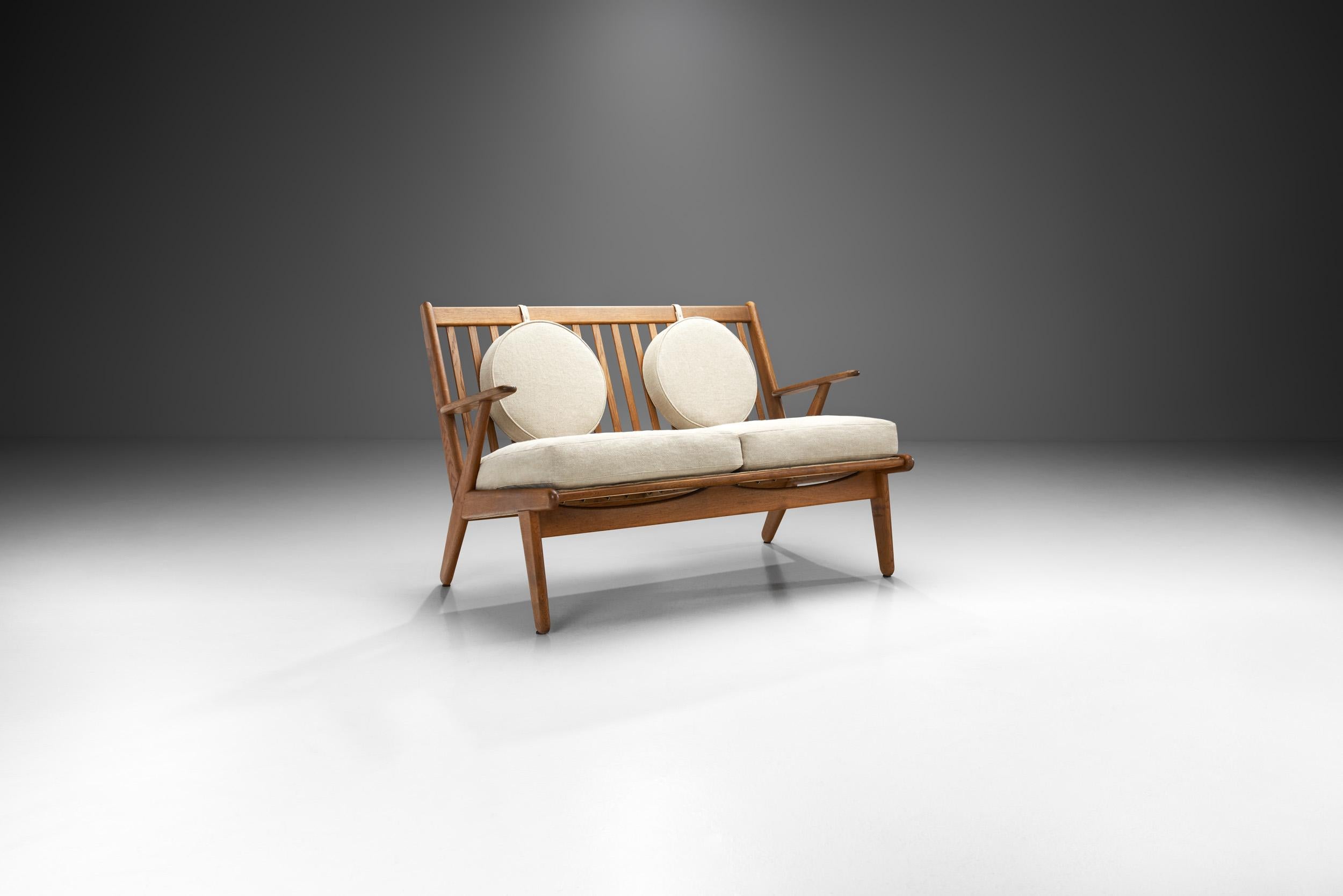 Reminiscent of the classic Windsor bench, this model is the Danish interpretation of the style. This two-seater bench blends high functionality, good quality natural materials, and subtle colours with simple lines, elegance and excellent