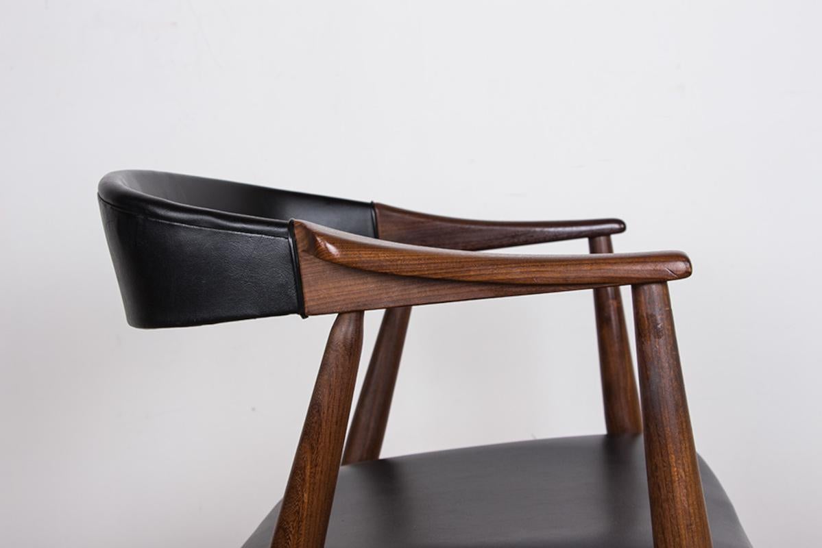 Danish office armchair in Teak and Skai model 213 by Thomas Harlev 1960. 4