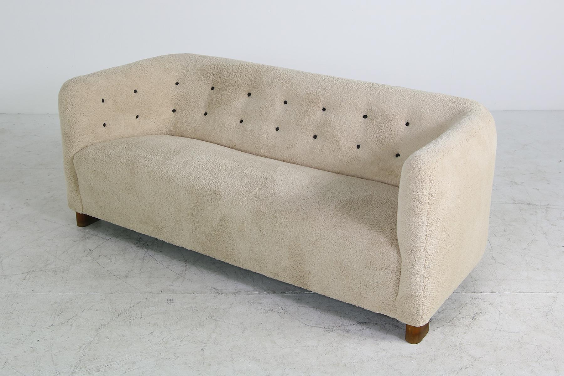 Danish Ole Wanscher for Fritz Hansen Sofa Mod. 1668 Teddy Fur and Leather Tufted In Good Condition In Hamminkeln, DE