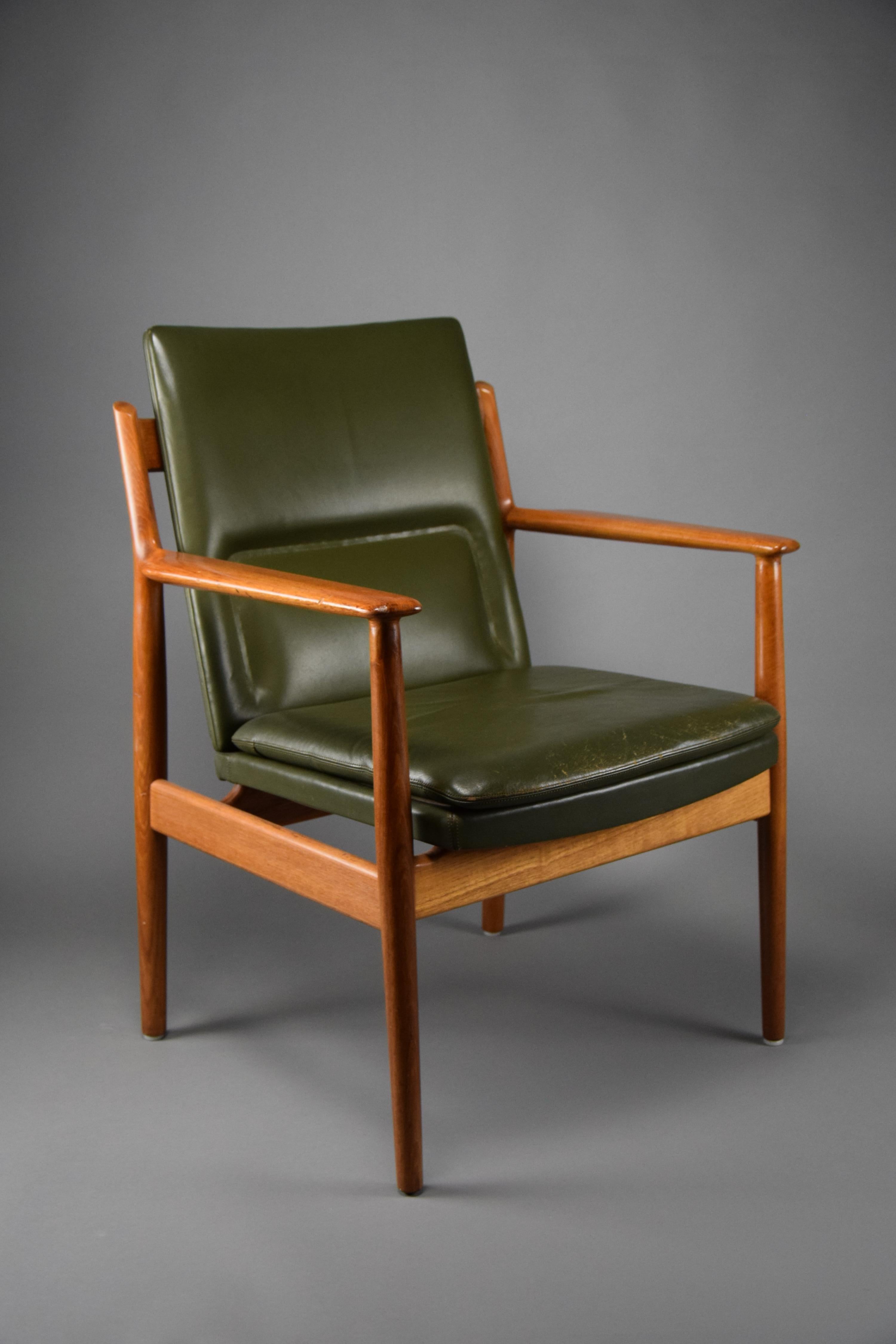 Mid-Century Modern Danish Olive Green Armchair Model 431 by Arne Vodder for Sibast 1960 For Sale