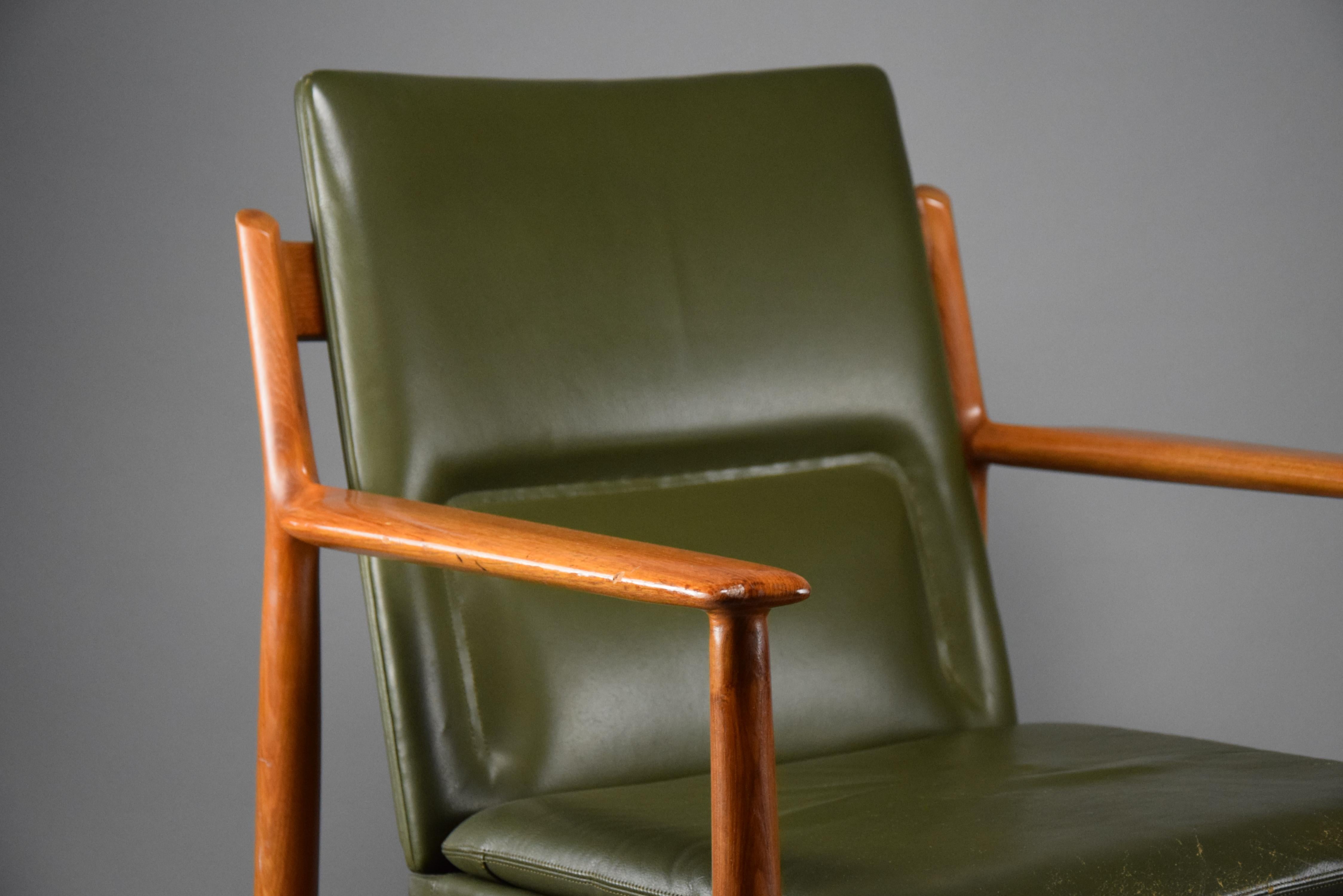 Danish Olive Green Armchair Model 431 by Arne Vodder for Sibast 1960 In Good Condition For Sale In Weesp, NL