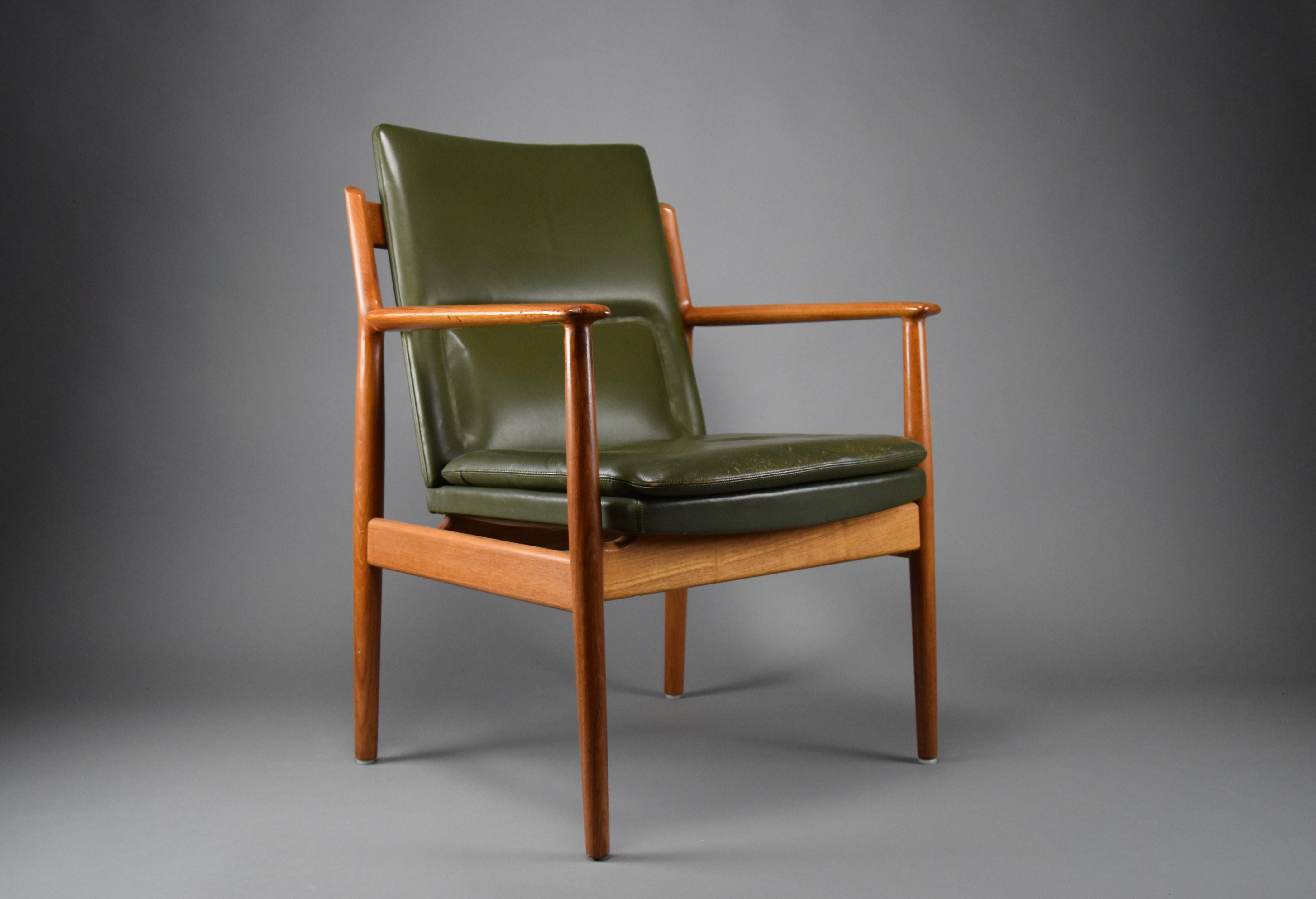 Leather Danish Olive Green Armchair Model 431 by Arne Vodder for Sibast 1960 For Sale