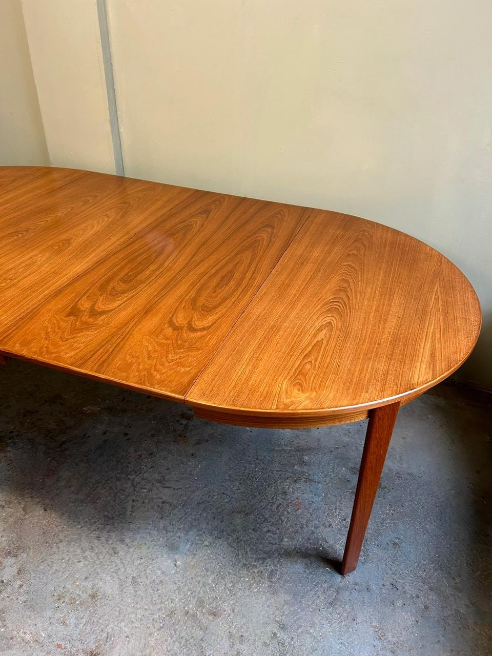 Danish Omann Jun Model 55 Double Extending Teak Dining Table Mid Century In Excellent Condition For Sale In London, GB