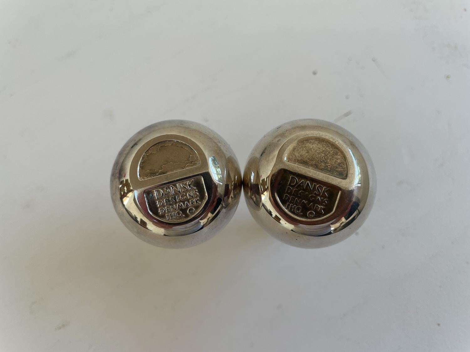Dänische Zwiebel-Kerzenhalter in Geschenkbox von Jens H. Quistgaard 1960er Jahre, 2er-Set. im Angebot 2