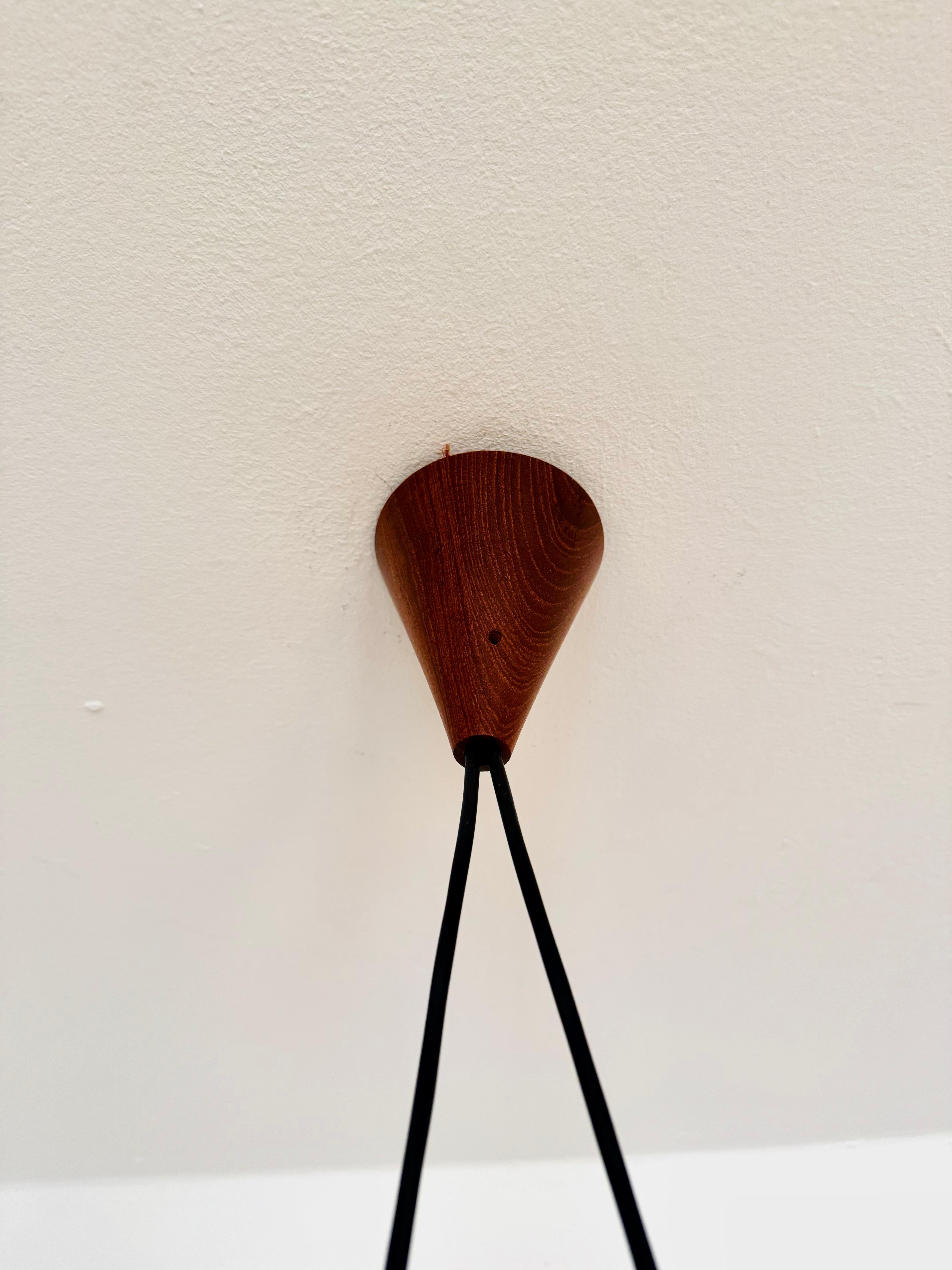 Lampada a cascata danese in opalina e teak di Nordisk Solar in vendita 6
