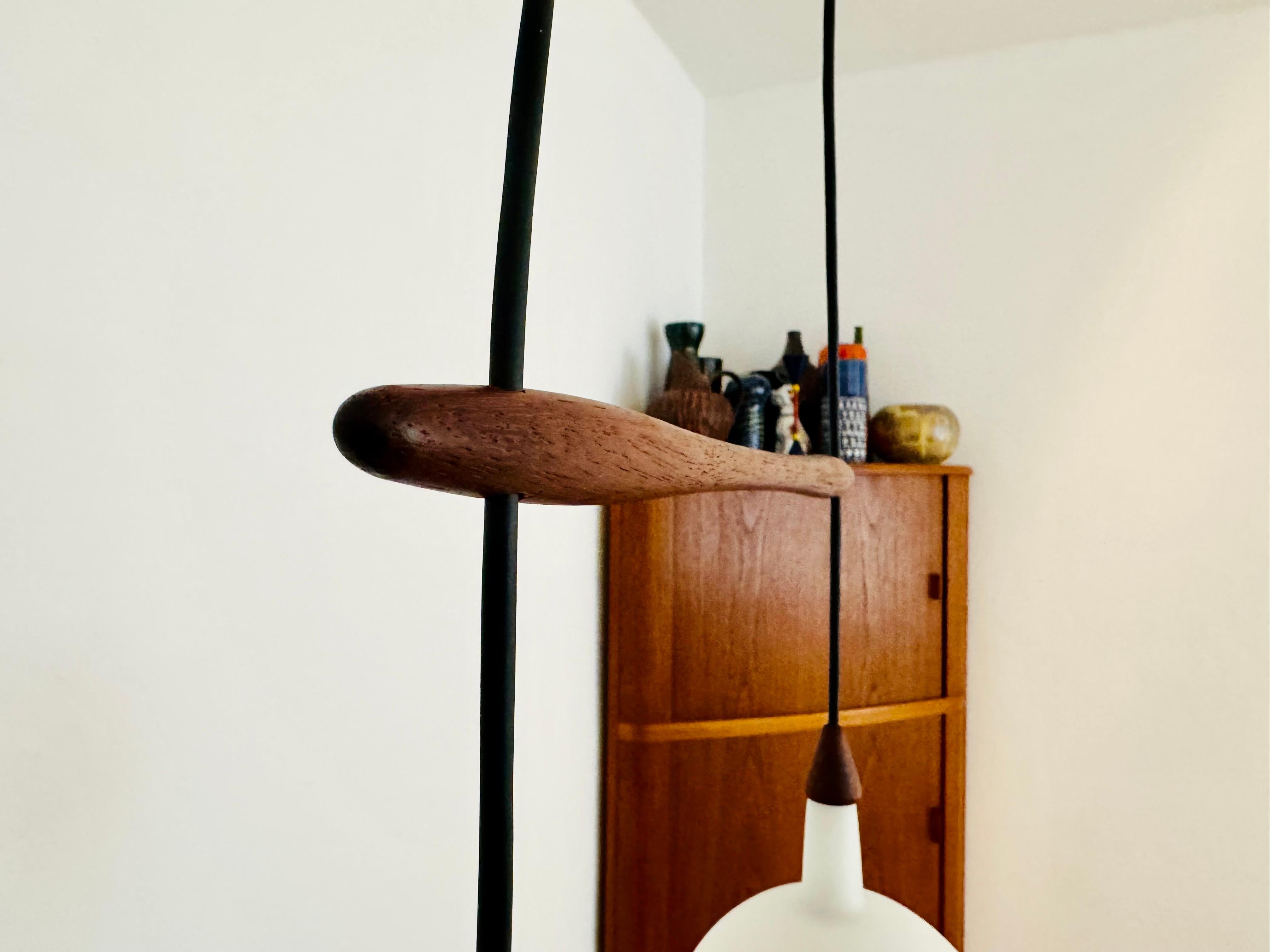 Metà XX secolo Lampada a cascata danese in opalina e teak di Nordisk Solar in vendita