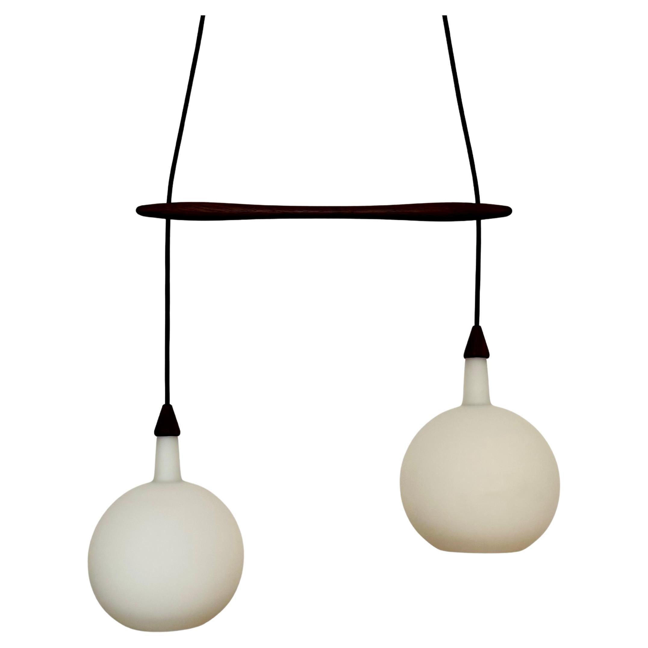 Dänische kaskadenförmige Lampe aus Opal und Teakholz von Nordisk Solar