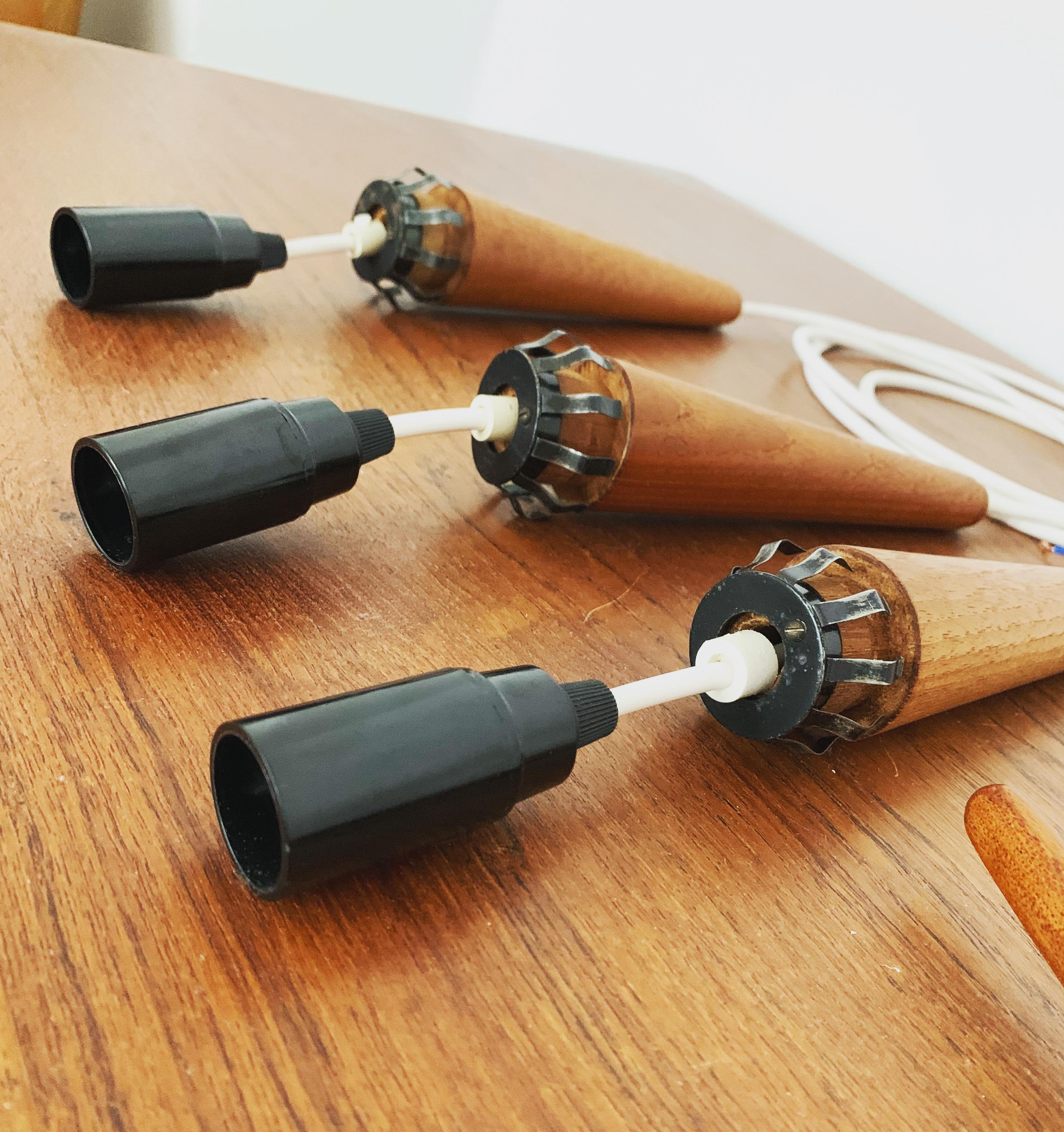 Lampada danese in vetro opalino e teak in vendita 5