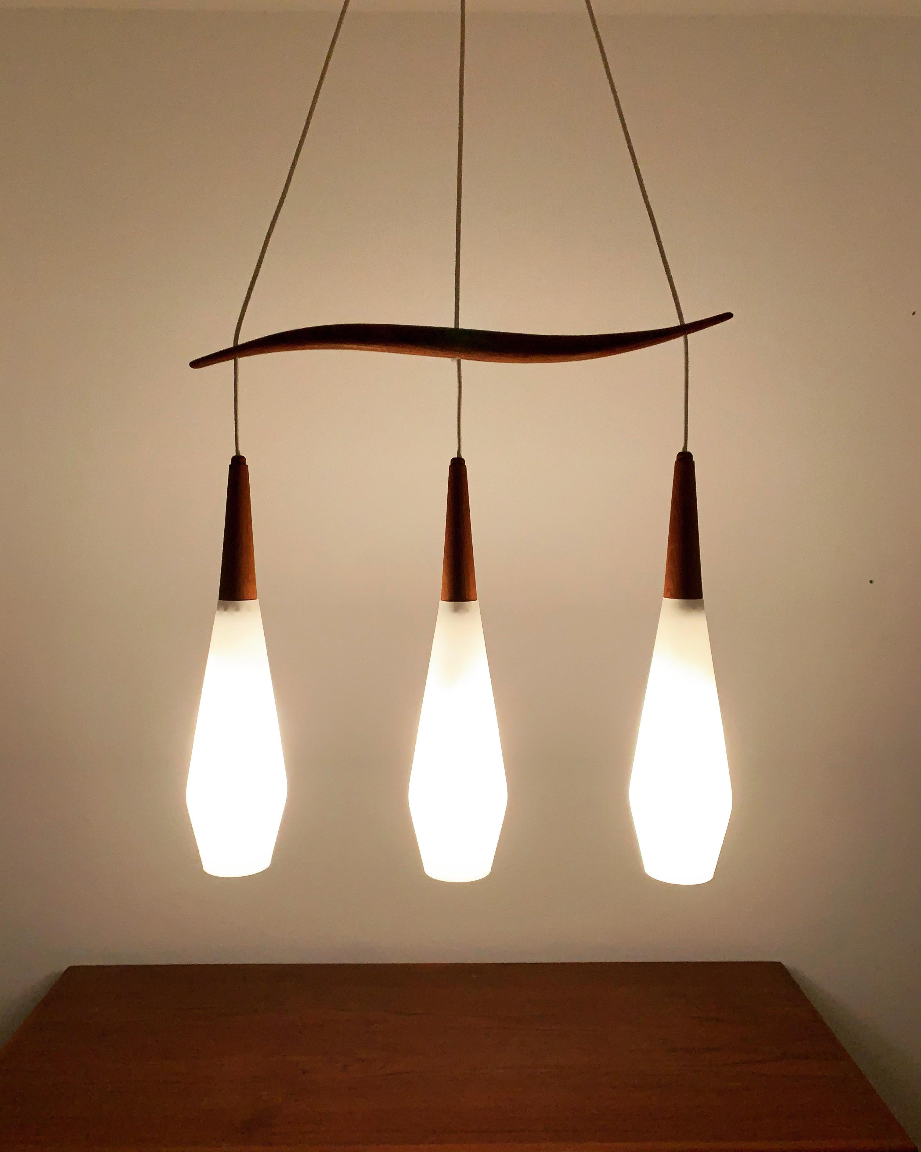 Vetro opalino Lampada danese in vetro opalino e teak in vendita