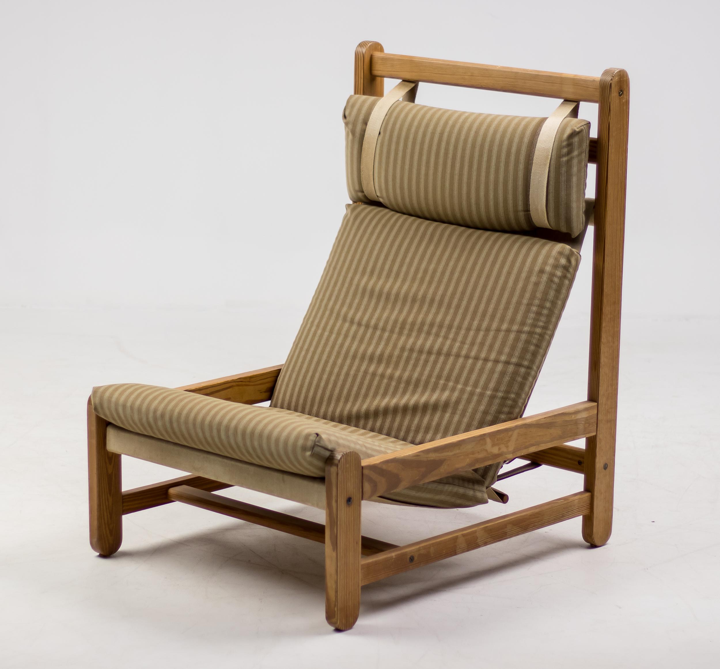 Danish lounge chair with Oregon pine frame and striped canvas sling seat.
Wonderful all original vintage condition.