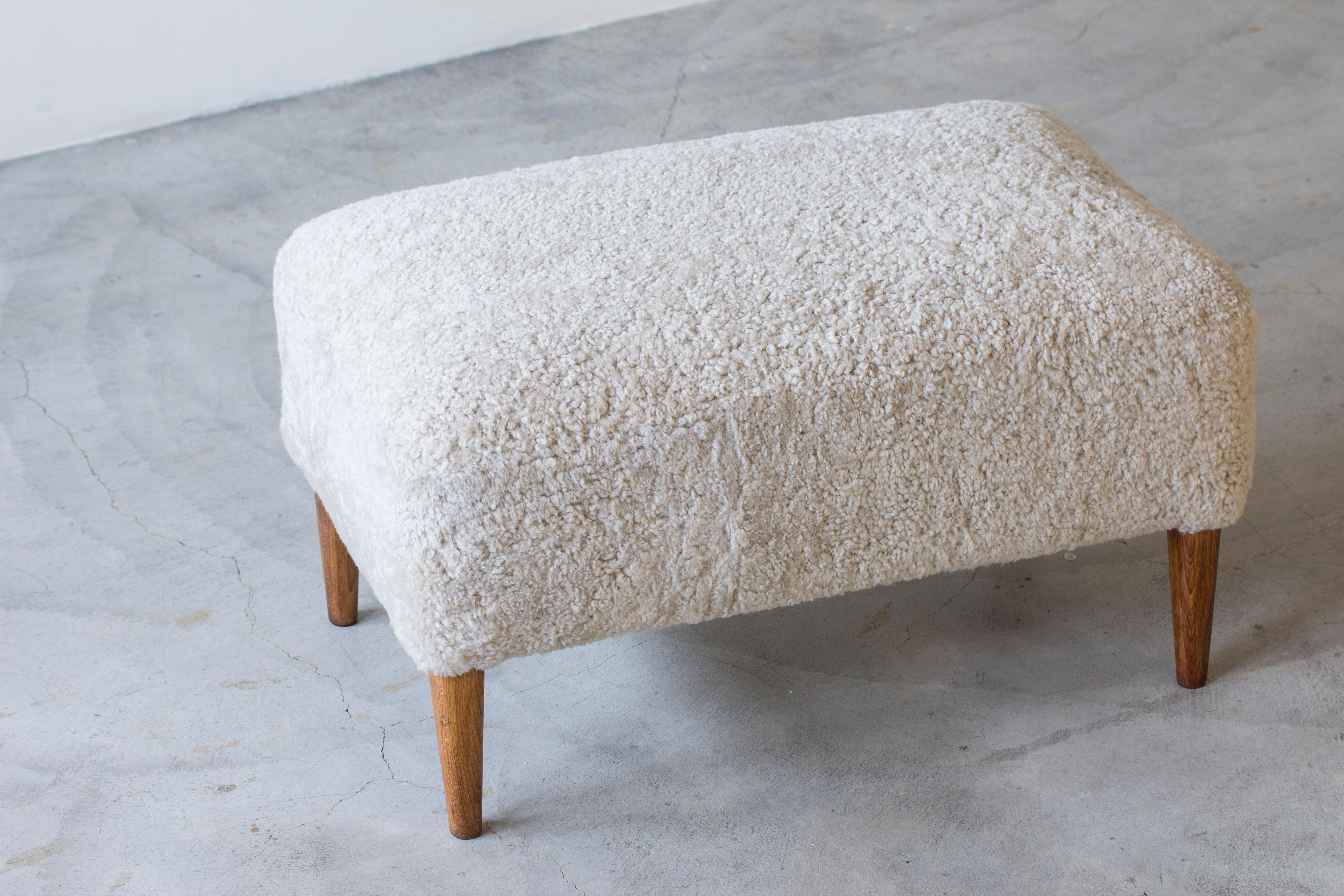 Danese Pouf/sgabello danese in teak e pelle di pecora, The Modern Scandinavian no.2 in vendita