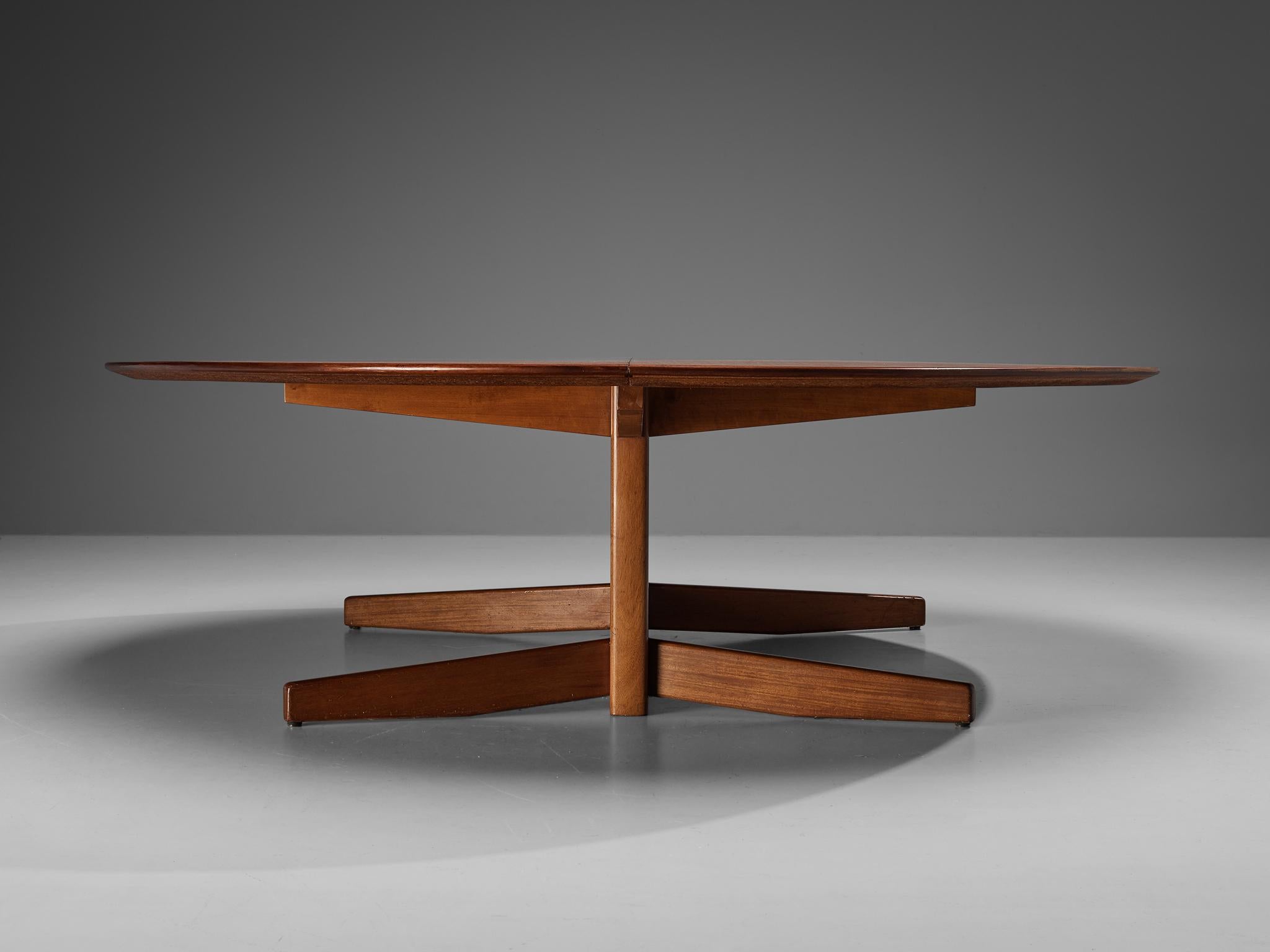 Danish Oval Large Dining Table in Mahogany In Good Condition In Waalwijk, NL