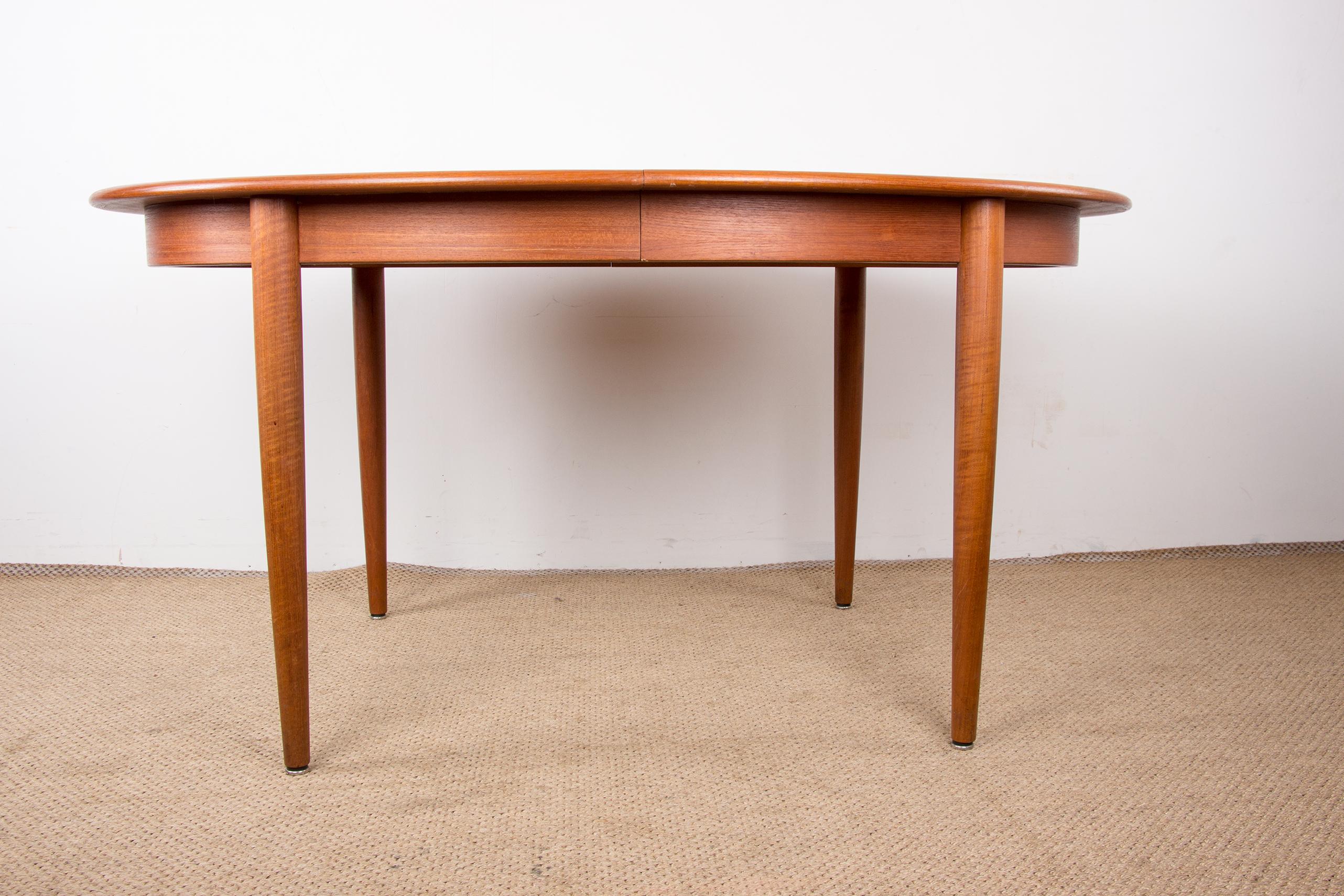 Danish oval teak dining table by Gudme Mobelfabrik 1960. For Sale 7