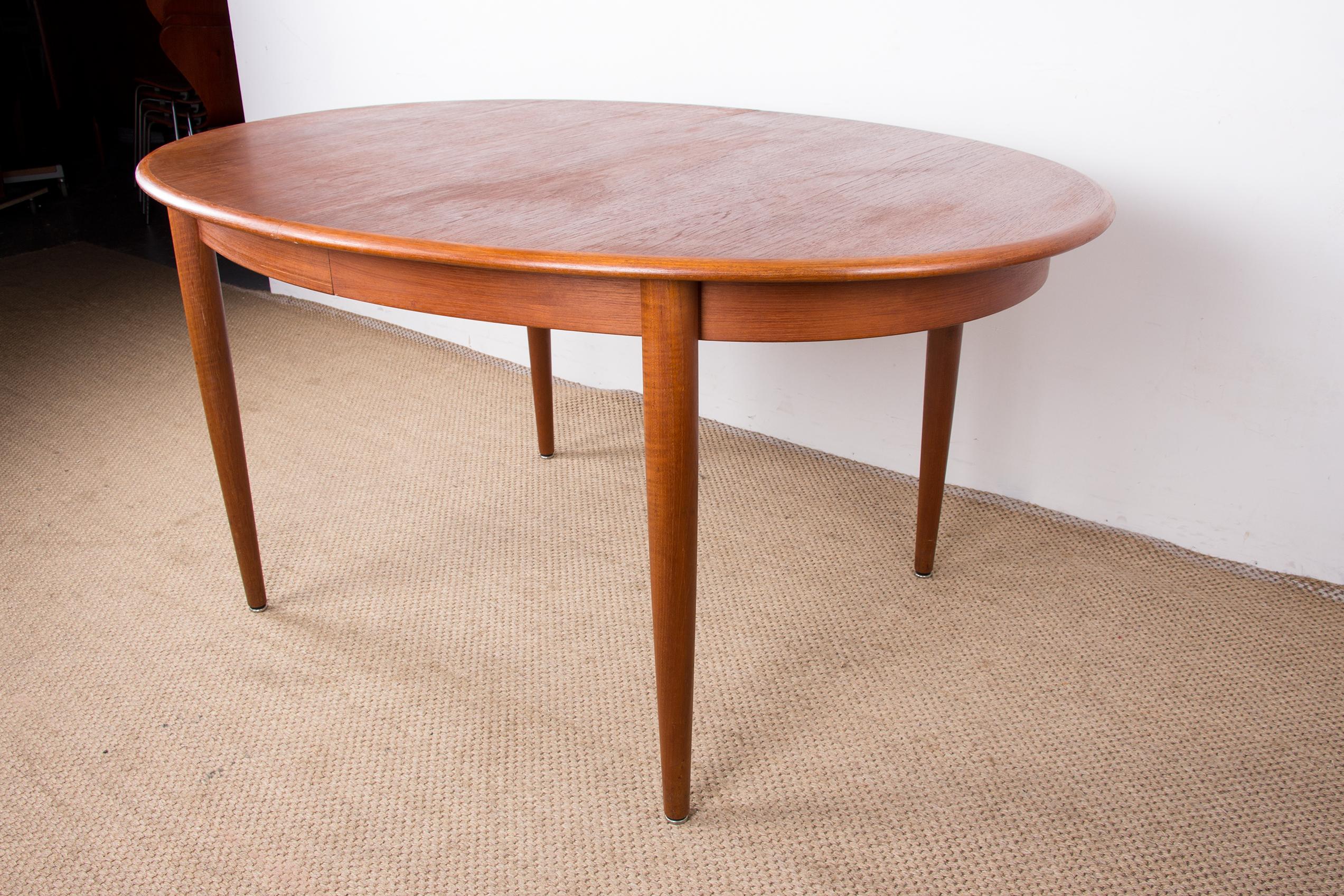 Danish oval teak dining table by Gudme Mobelfabrik 1960. For Sale 8