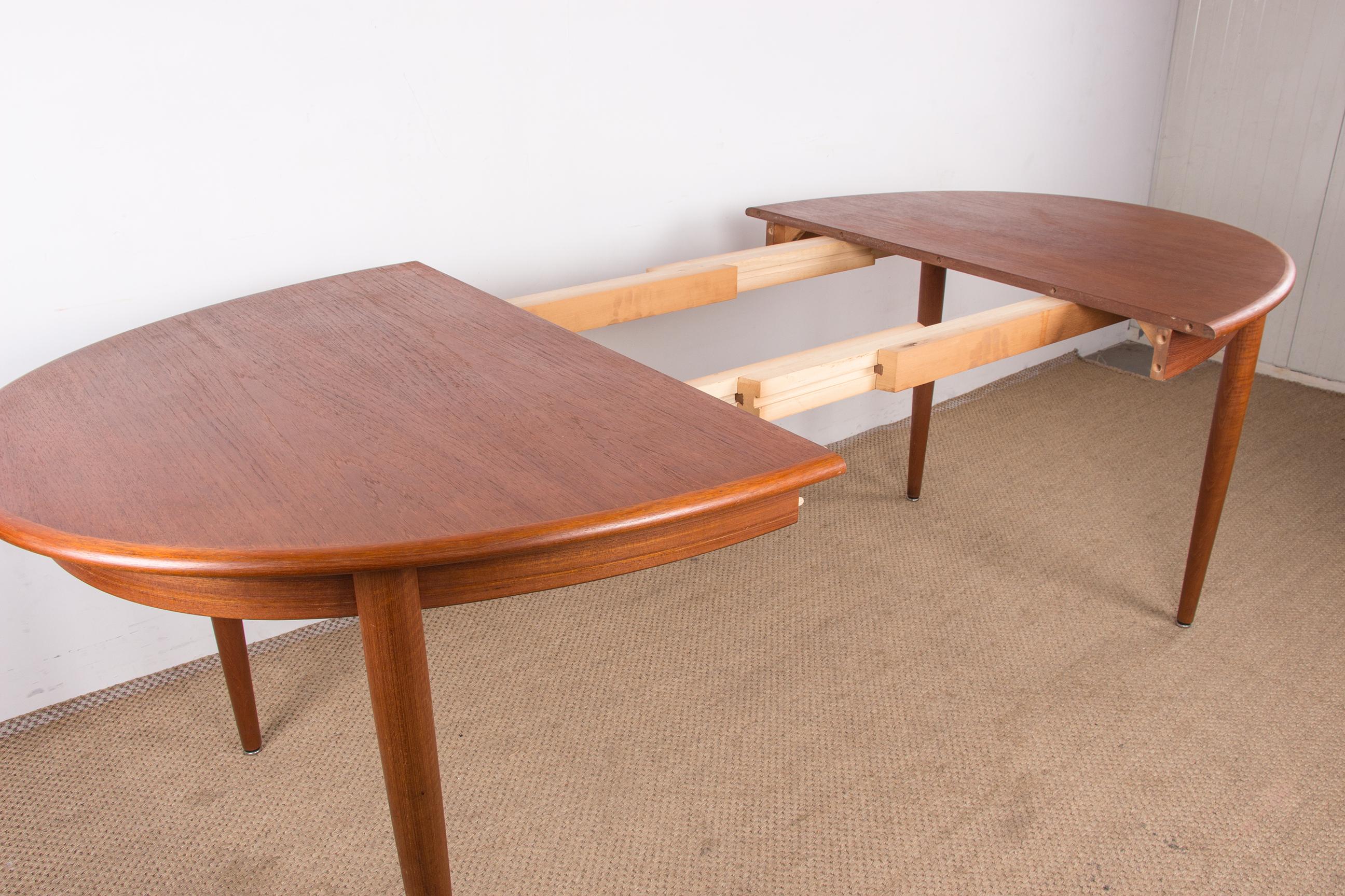 Danish oval teak dining table by Gudme Mobelfabrik 1960. For Sale 9