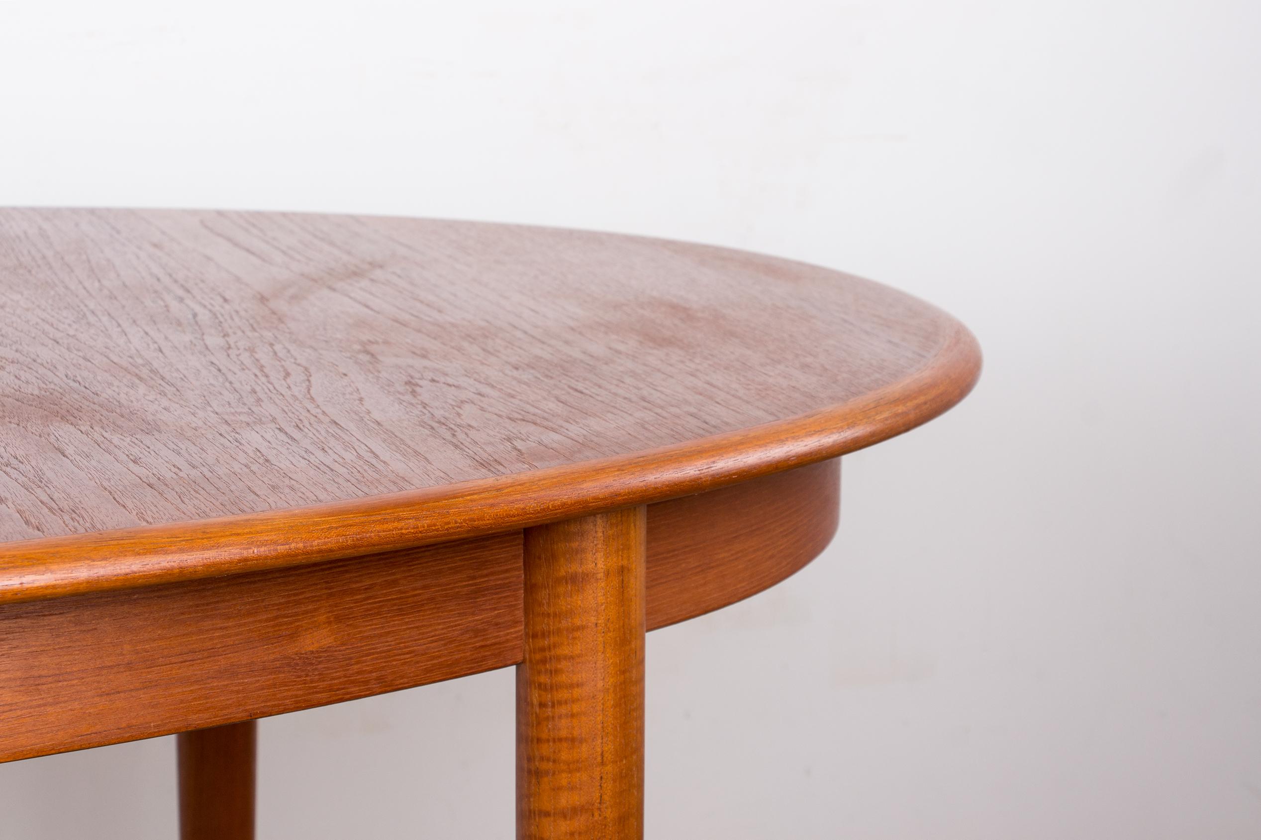 Table de salle à manger danoise ovale en teck de Gudme Mobelfabrik 1960. Excellent état - En vente à JOINVILLE-LE-PONT, FR