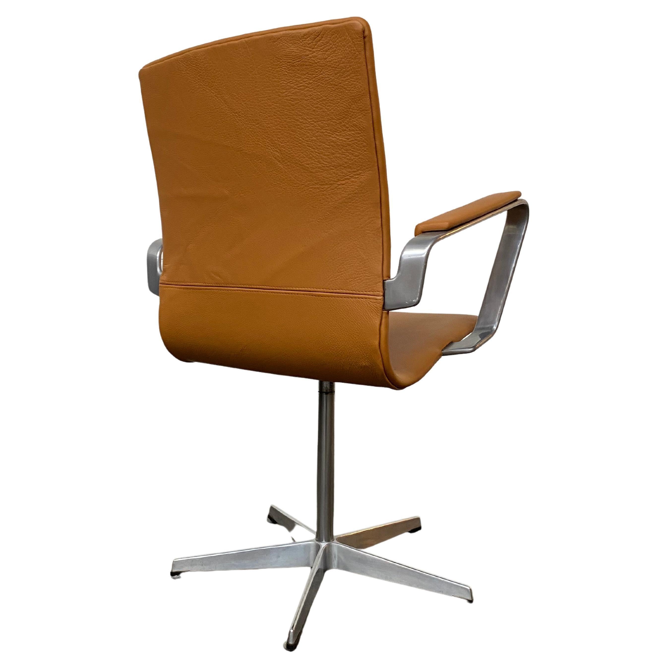 Danish Oxford Desk Chair in Cognac Leather by Arne Jakobsen for Fritz Hansen In Good Condition In Eindhoven, Noord Brabant