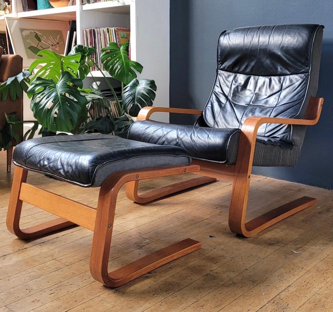 Finish leather and Bent wood Lounge chair & ottoman Mid-Century Modern by cabinetmaker OY BJ Dahlqvist AB Finland. The ottoman measures 16