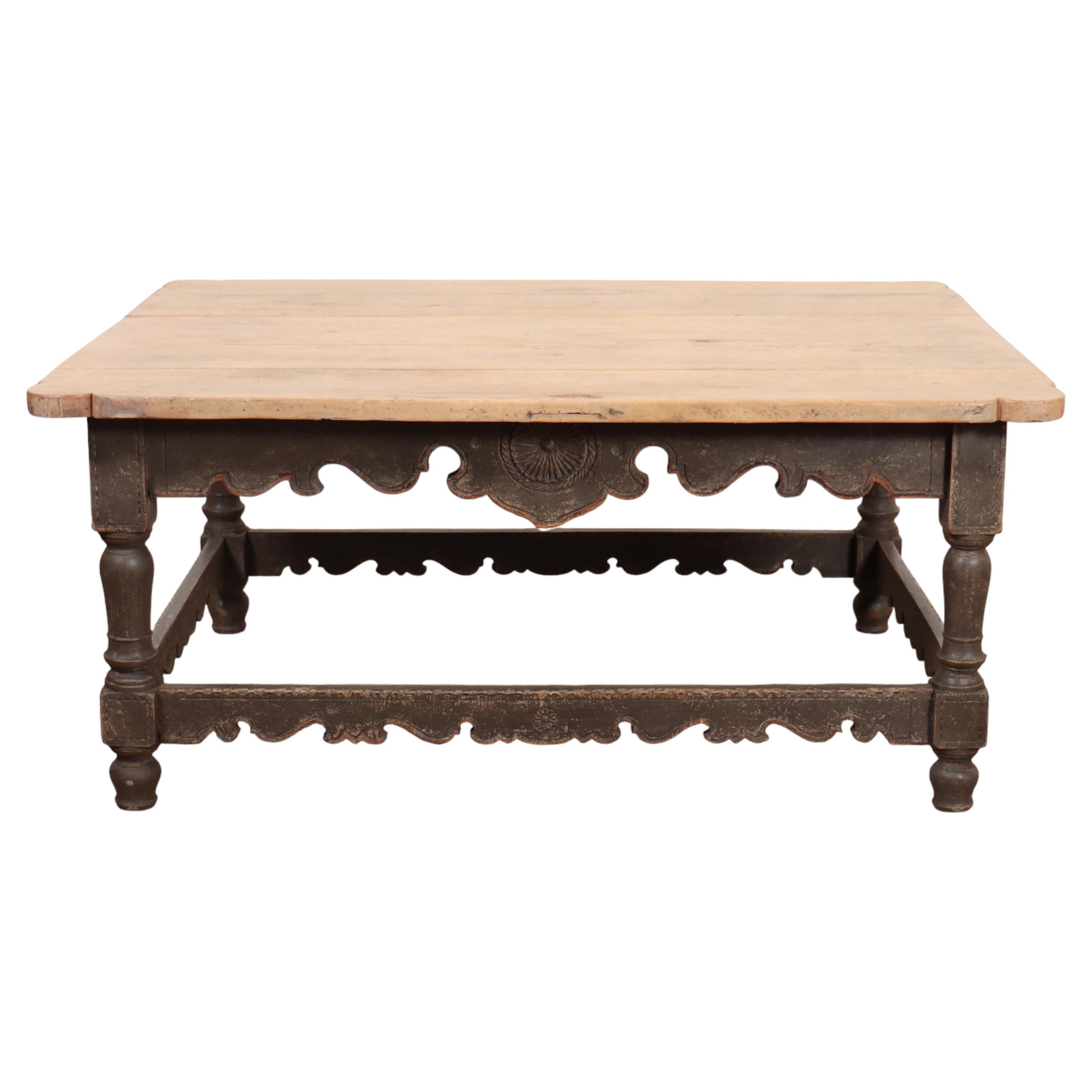 Table basse danoise peinte en vente
