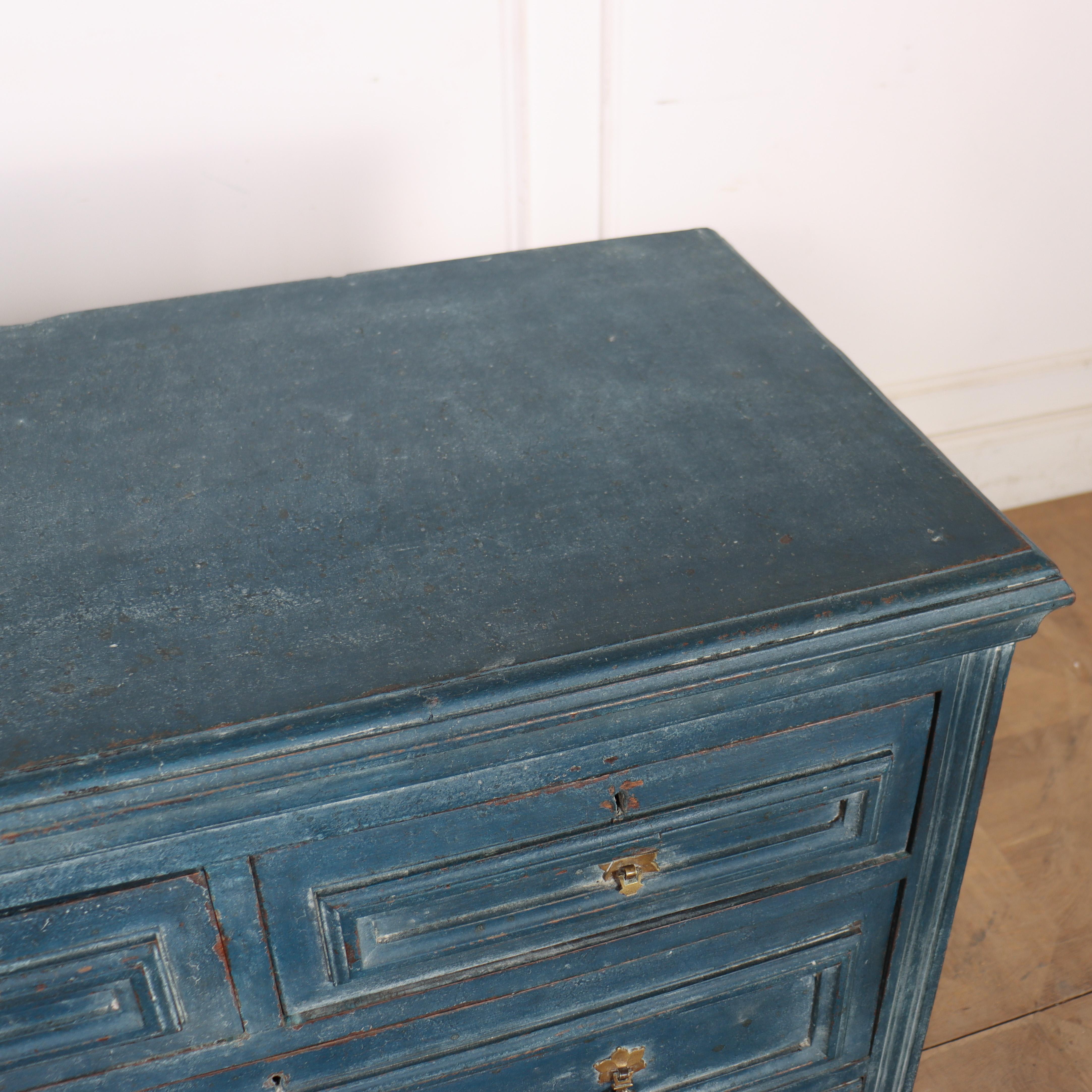Commode continentale peinte danoise en vente 3