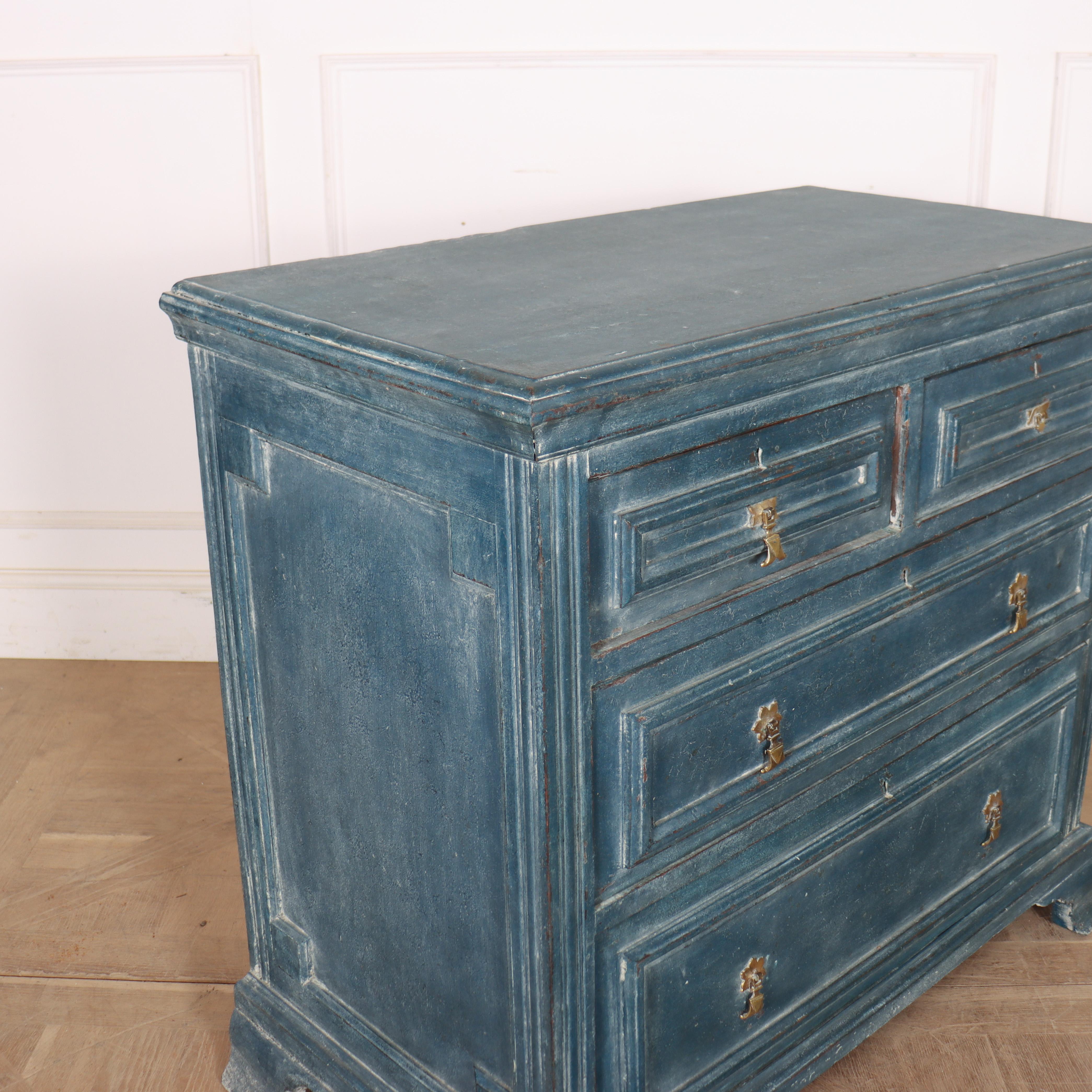 Commode en chêne à quatre tiroirs, peinte au Danemark, au début du 19e siècle. 1820. 


Code : 9014

Dimensions :
L : 40.5