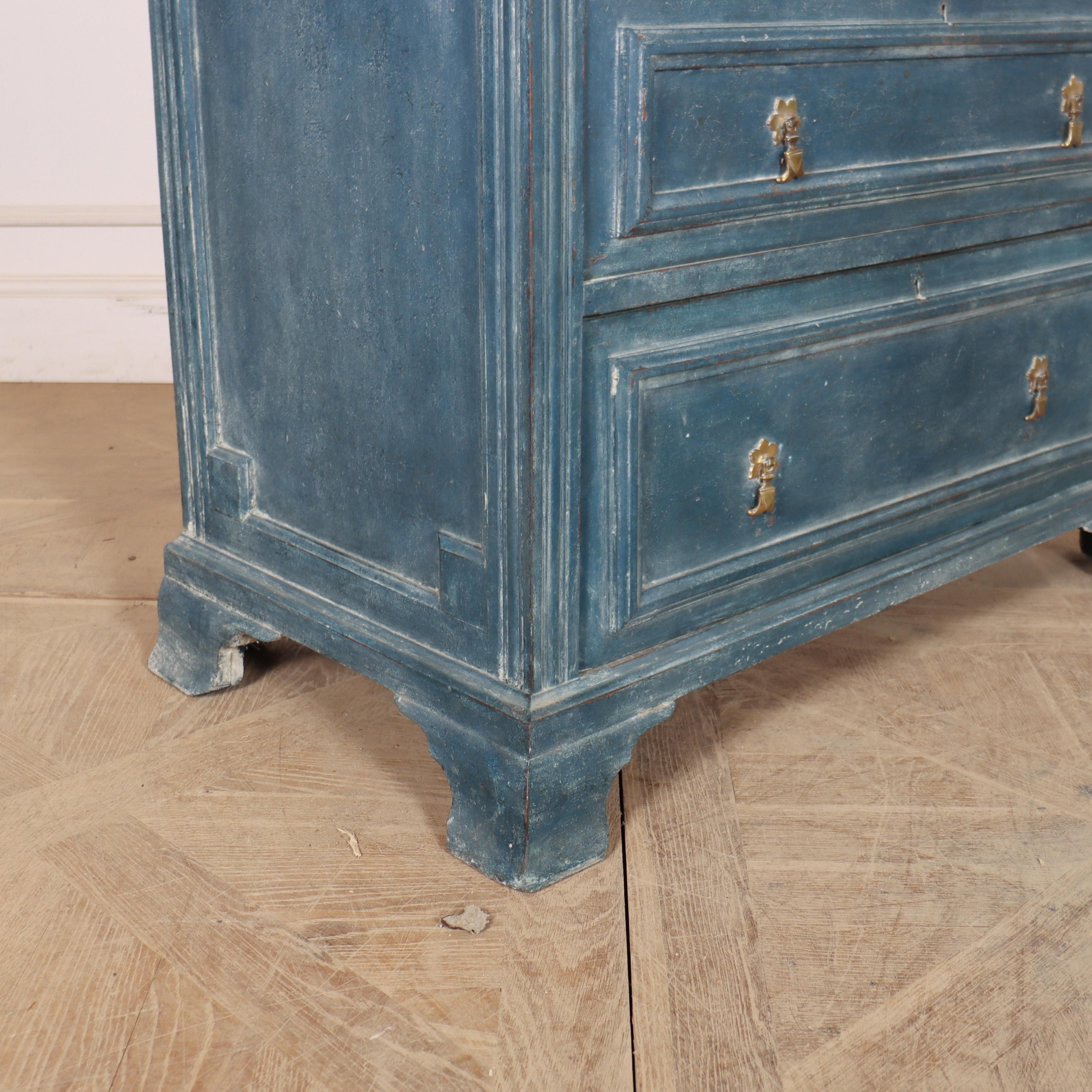 Danois Commode continentale peinte danoise en vente
